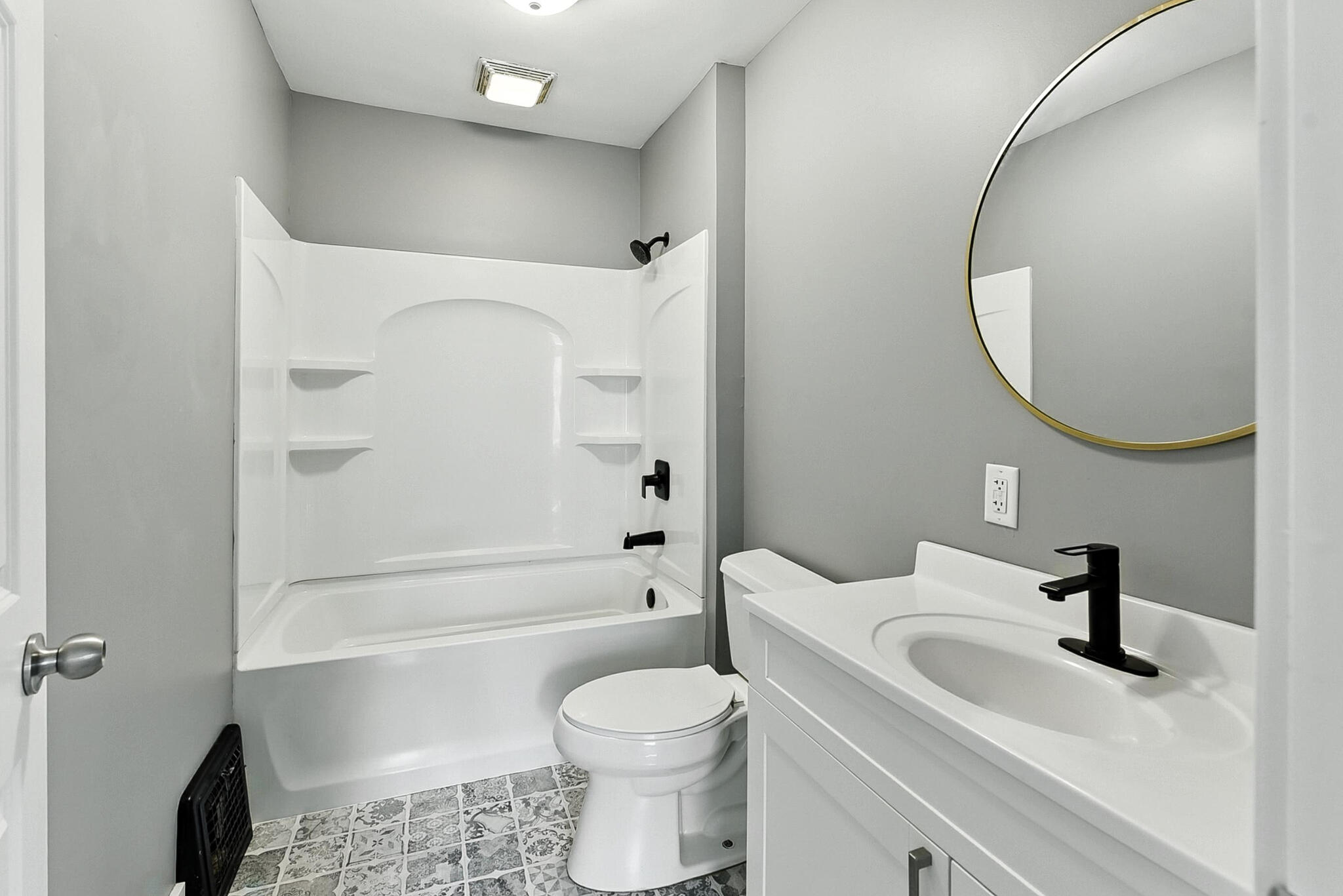 Council Bluffs, Iowa 51501, United States, 2 Bedrooms Bedrooms, ,1 BathroomBathrooms,Residential,Active,173651