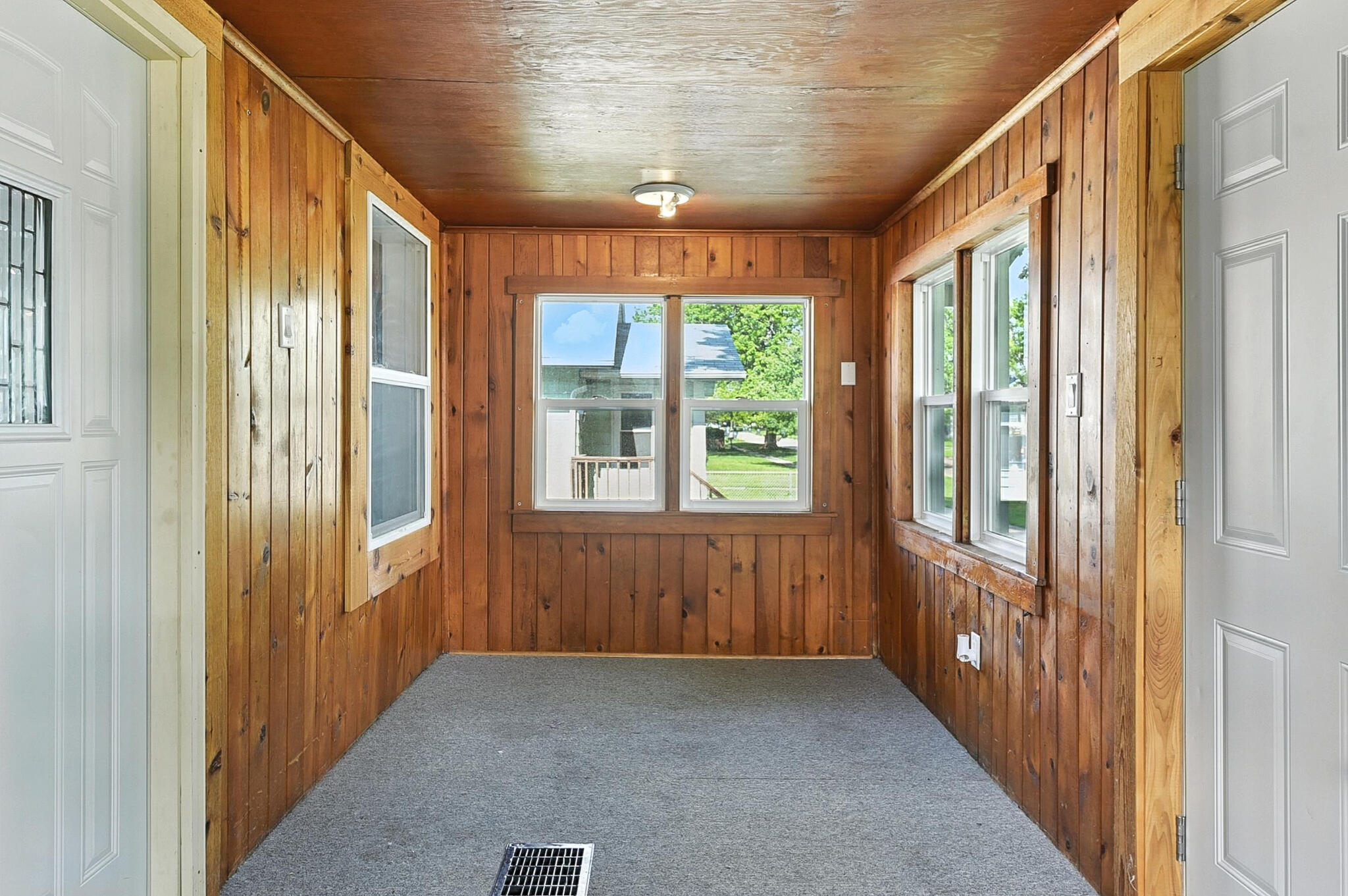 Council Bluffs, Iowa 51501, United States, 2 Bedrooms Bedrooms, ,1 BathroomBathrooms,Residential,Active,173651