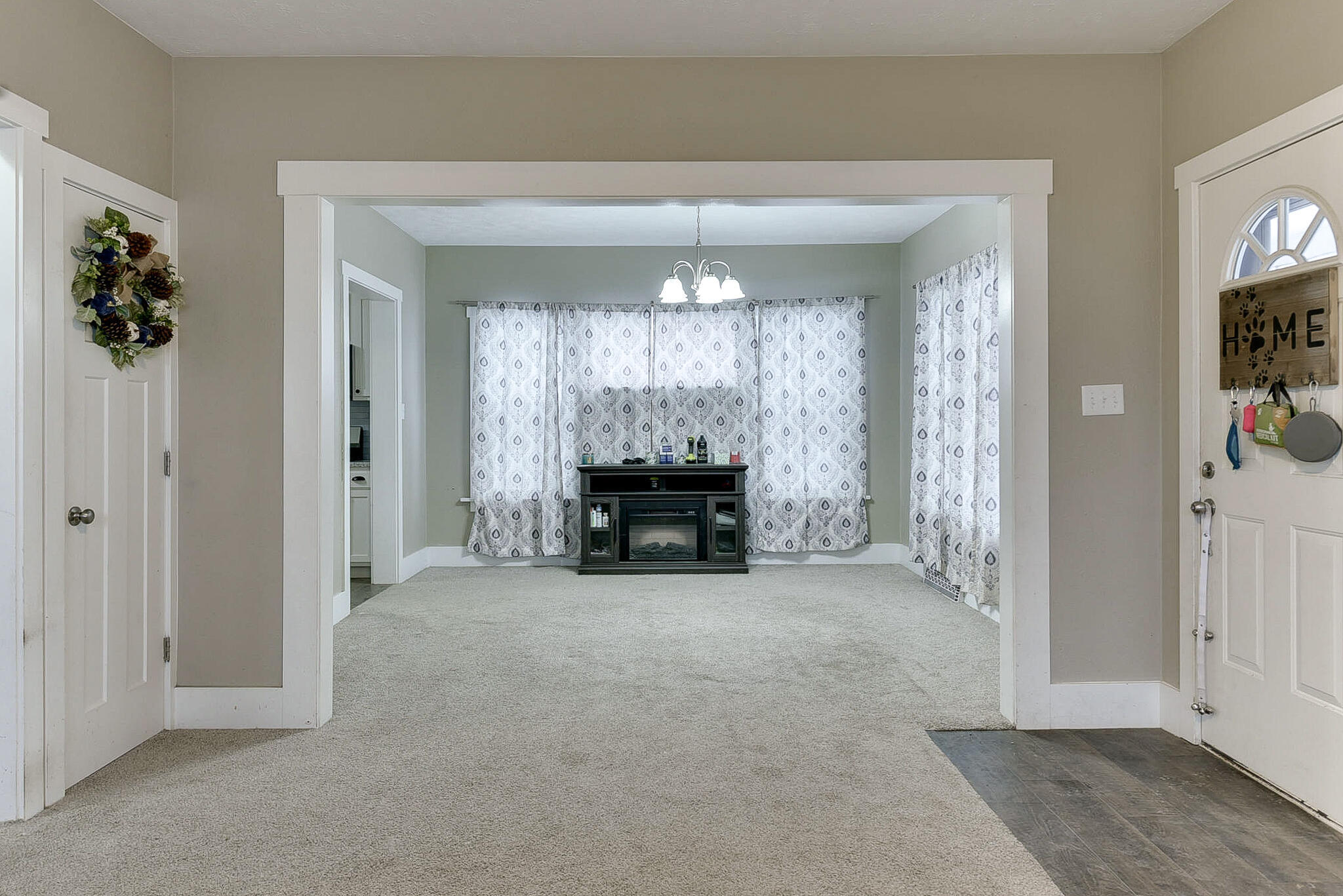 Council Bluffs, Iowa 51503, United States, 4 Bedrooms Bedrooms, ,2 BathroomsBathrooms,Residential,Pending,87483