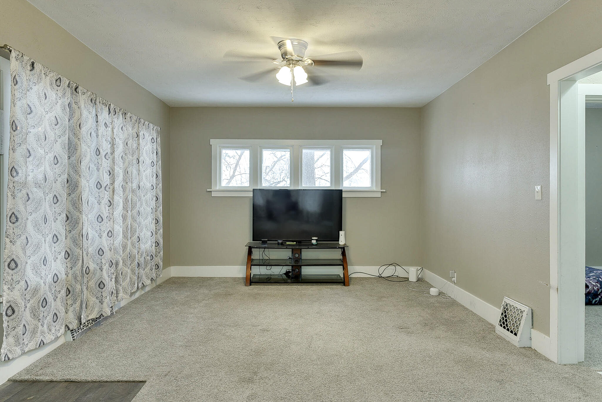 Council Bluffs, Iowa 51503, United States, 4 Bedrooms Bedrooms, ,2 BathroomsBathrooms,Residential,Pending,87483