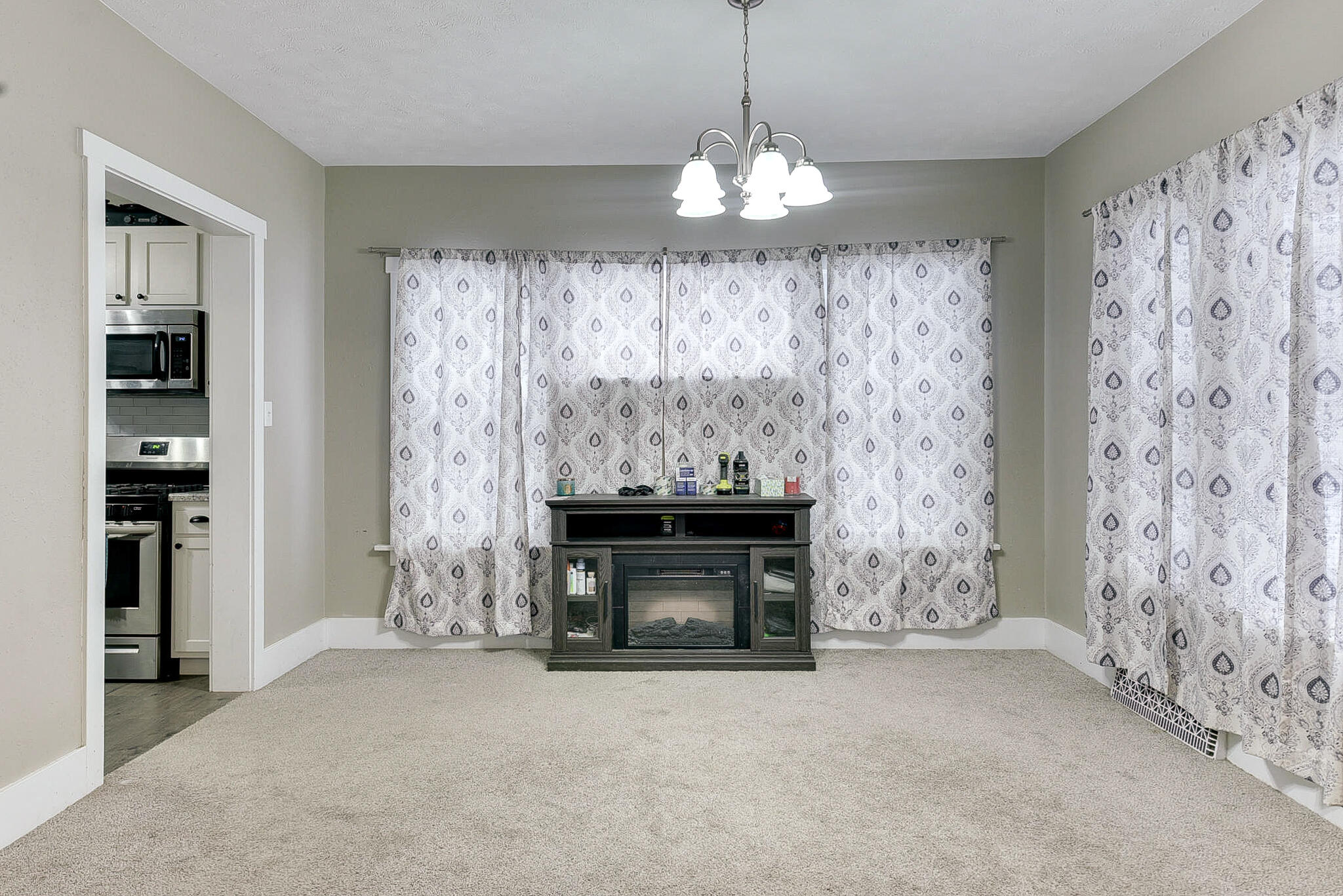 Council Bluffs, Iowa 51503, United States, 4 Bedrooms Bedrooms, ,2 BathroomsBathrooms,Residential,Pending,87483