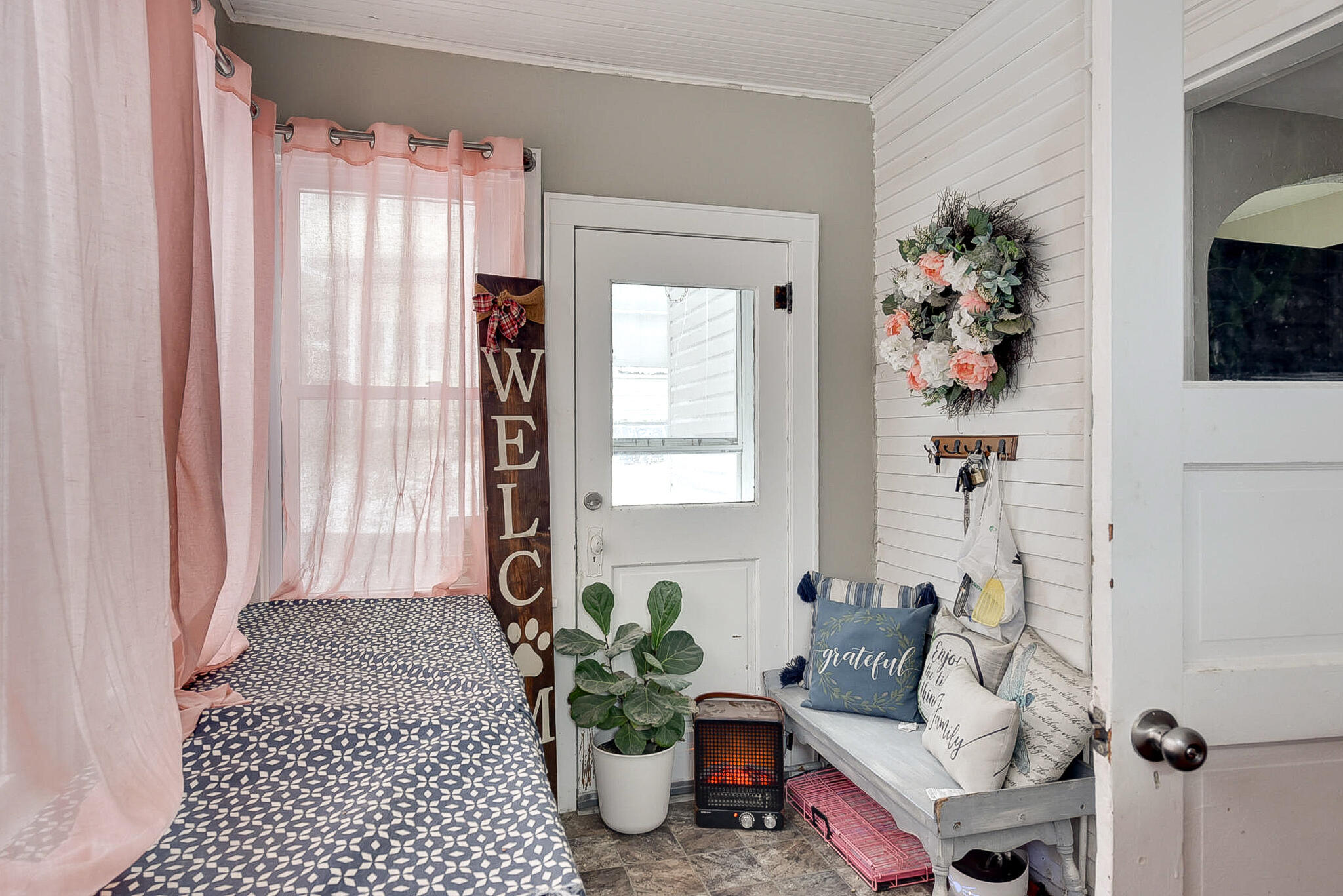 Council Bluffs, Iowa 51503, United States, 4 Bedrooms Bedrooms, ,2 BathroomsBathrooms,Residential,Pending,87483