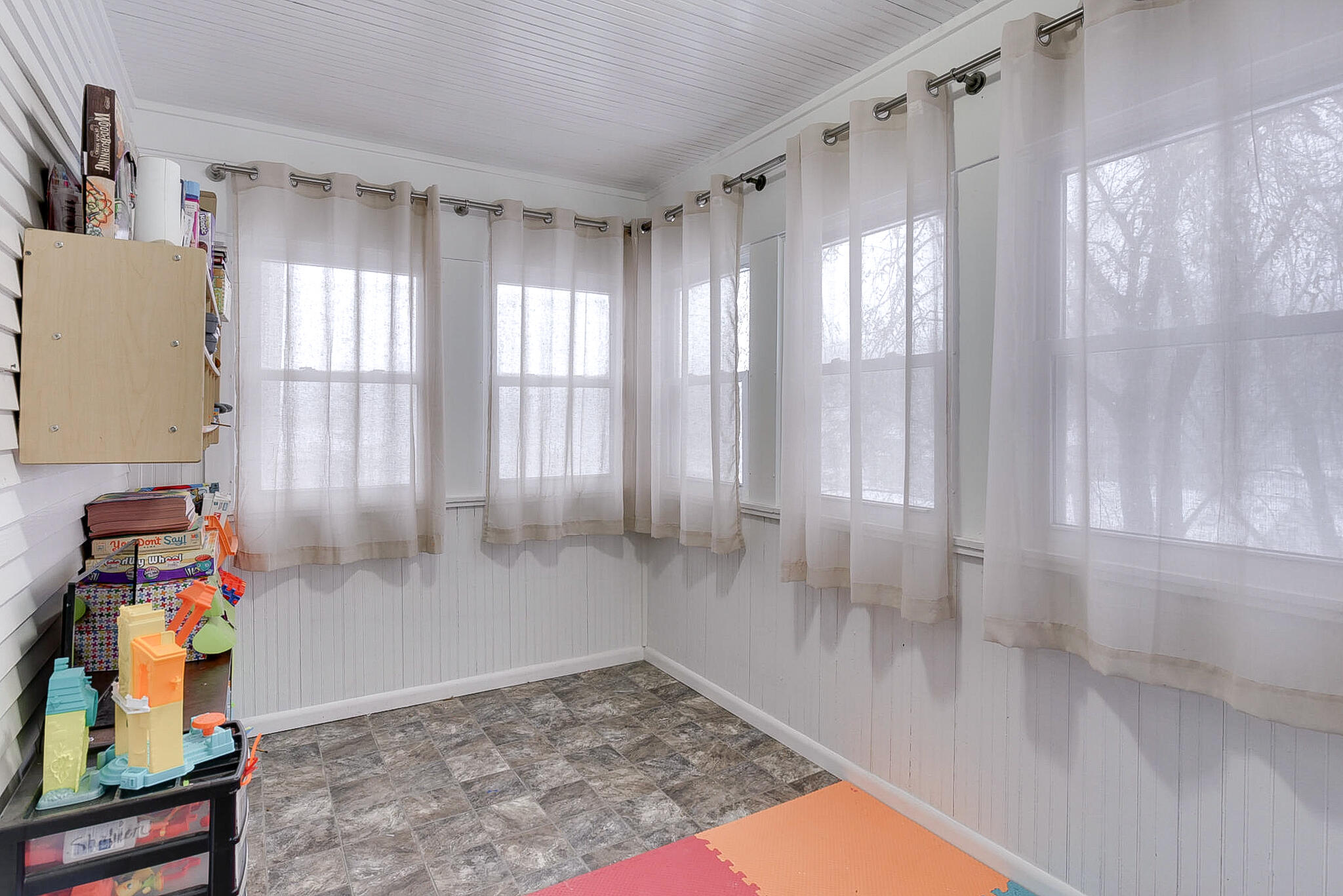 Council Bluffs, Iowa 51503, United States, 4 Bedrooms Bedrooms, ,2 BathroomsBathrooms,Residential,Pending,87483