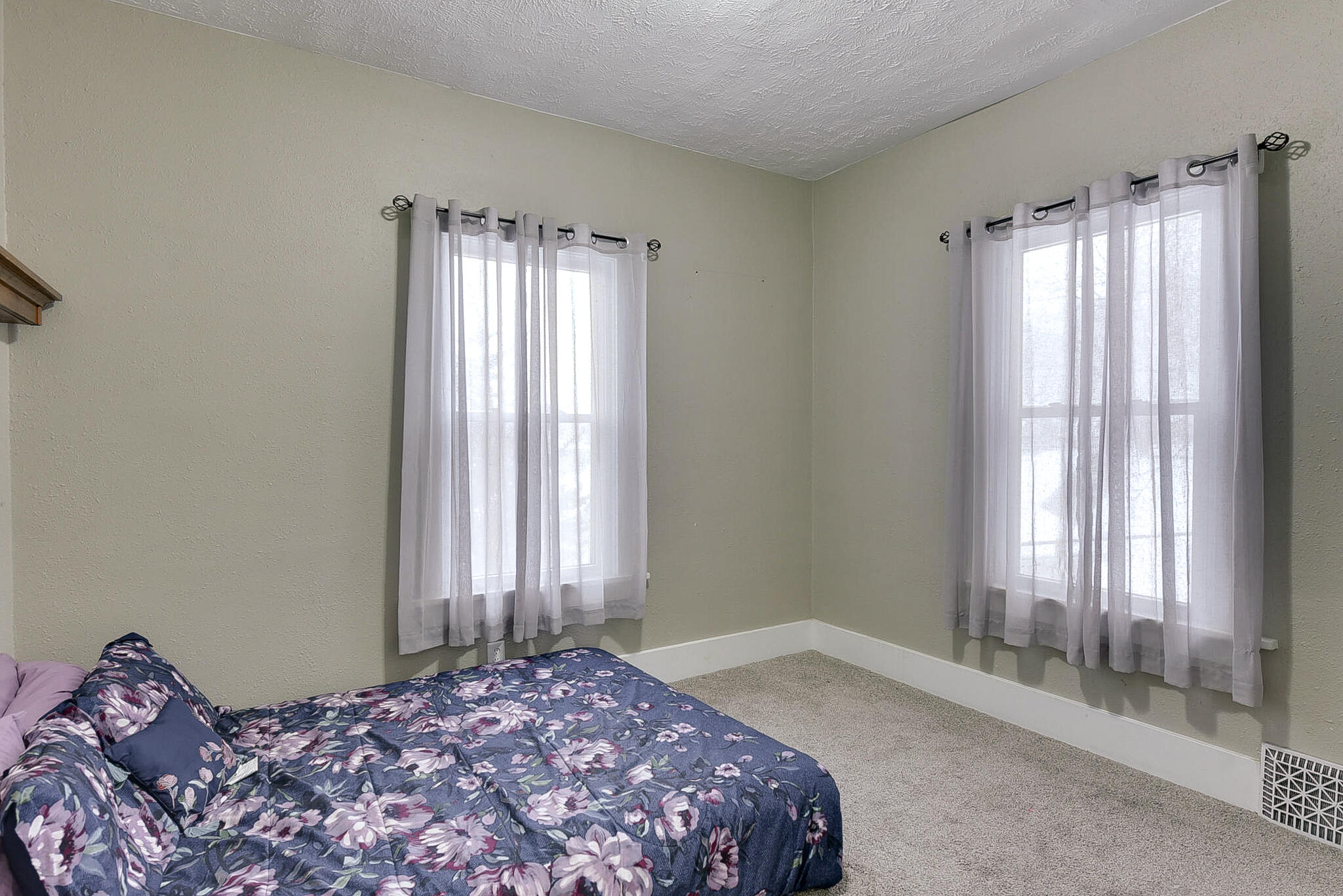 Council Bluffs, Iowa 51503, United States, 4 Bedrooms Bedrooms, ,2 BathroomsBathrooms,Residential,Pending,87483