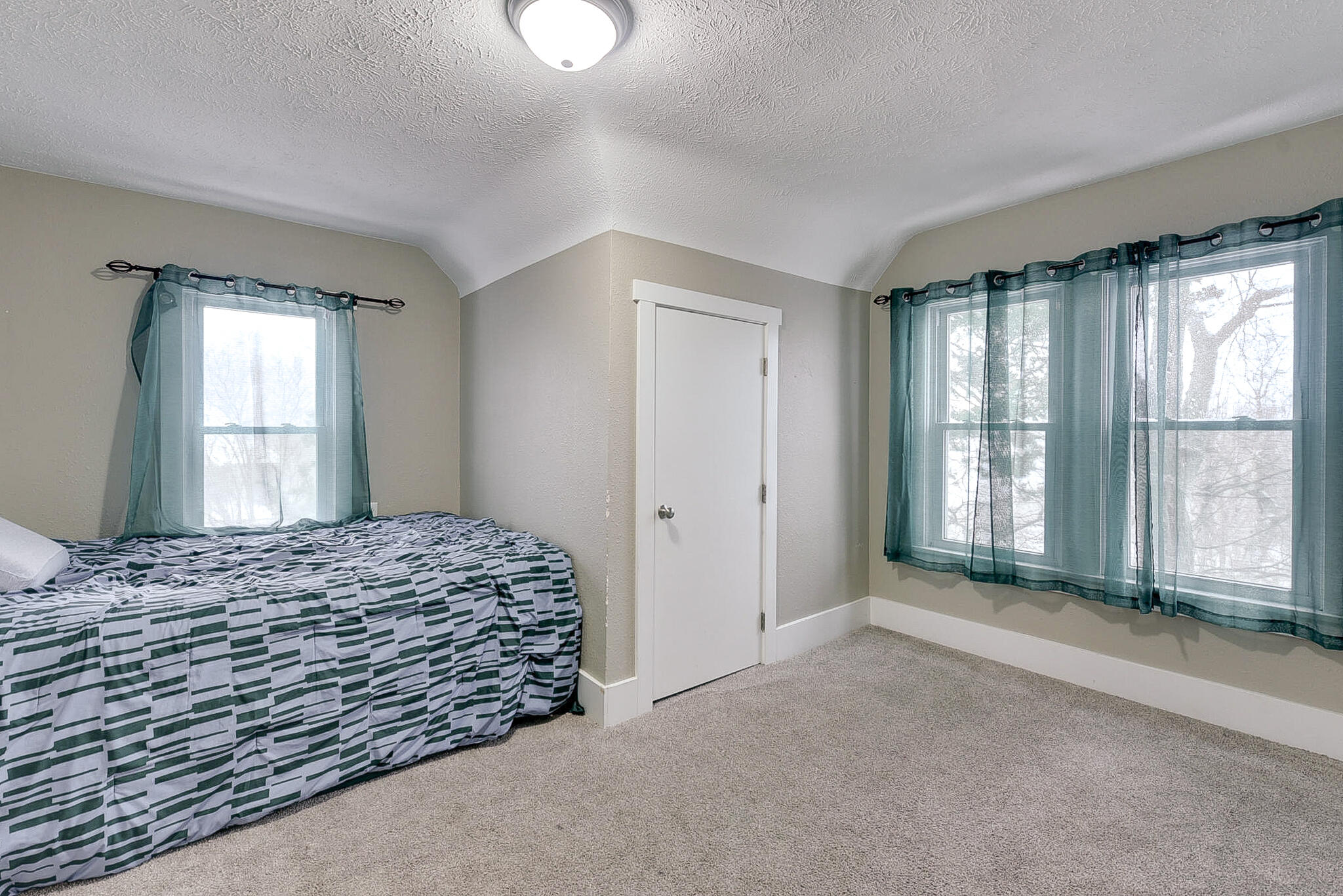 Council Bluffs, Iowa 51503, United States, 4 Bedrooms Bedrooms, ,2 BathroomsBathrooms,Residential,Pending,87483