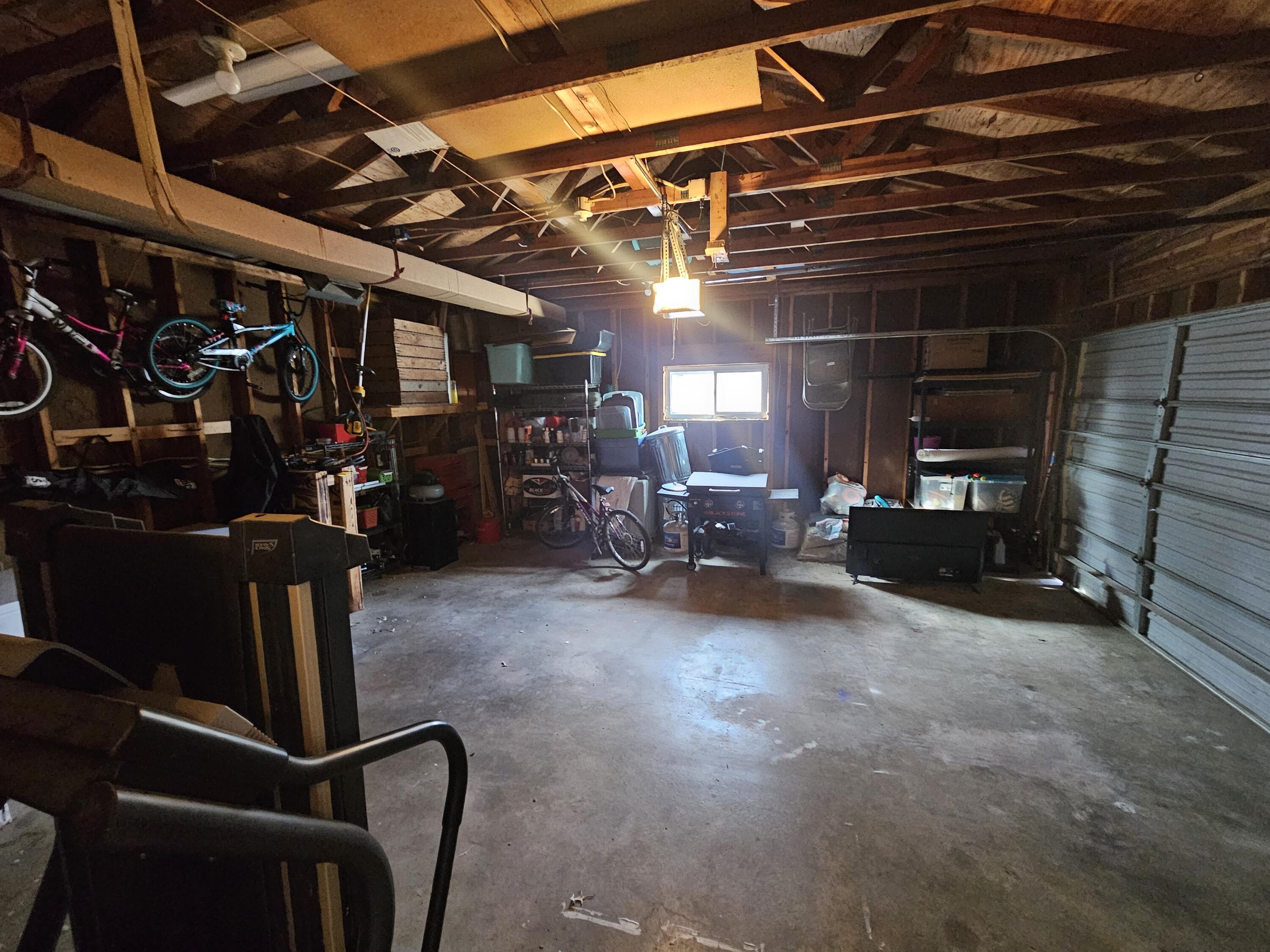 Oakland, Iowa 51560, United States, 3 Bedrooms Bedrooms, ,2 BathroomsBathrooms,Residential,Contingent,9425