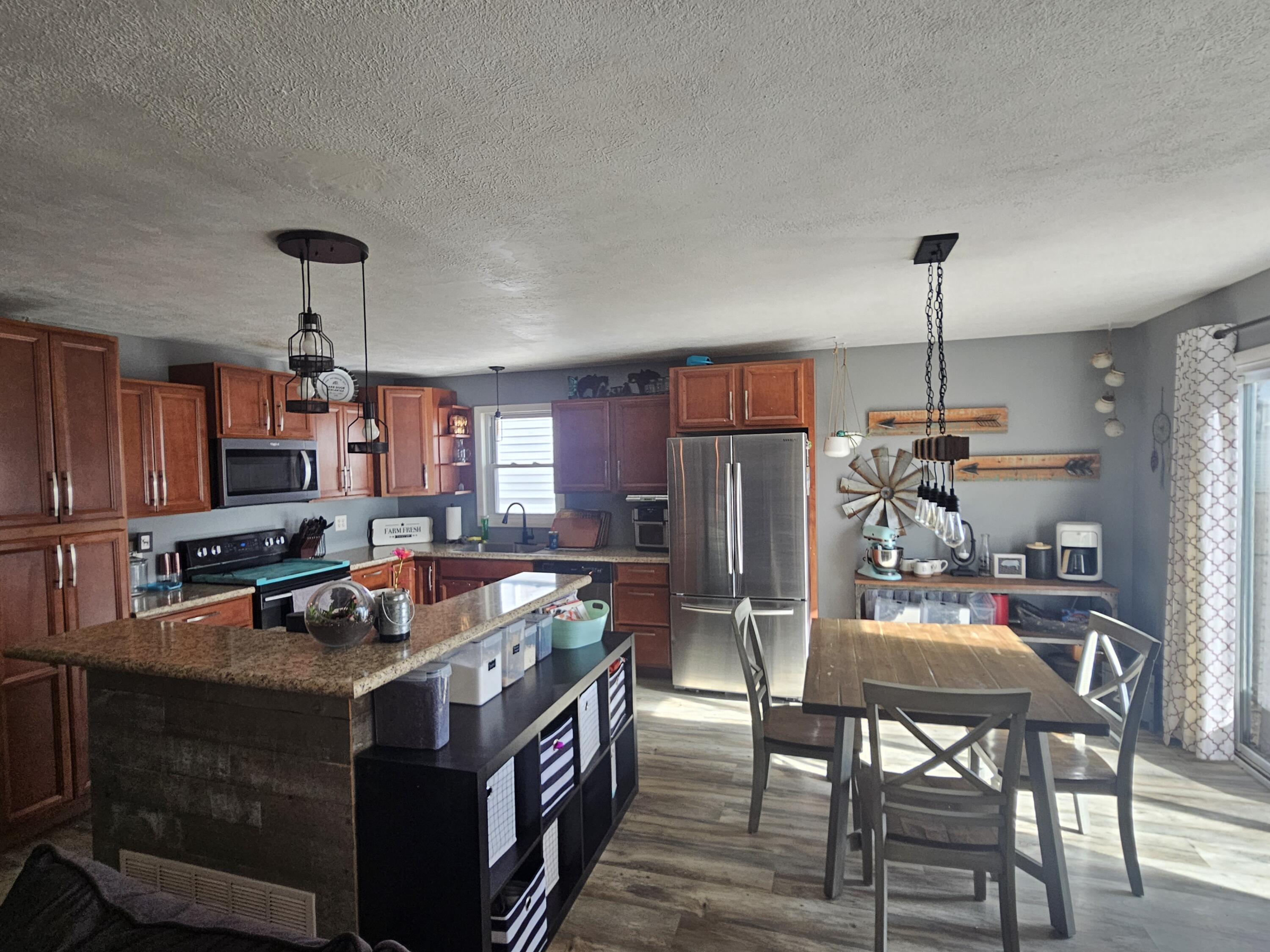 Oakland, Iowa 51560, United States, 3 Bedrooms Bedrooms, ,2 BathroomsBathrooms,Residential,Contingent,9425