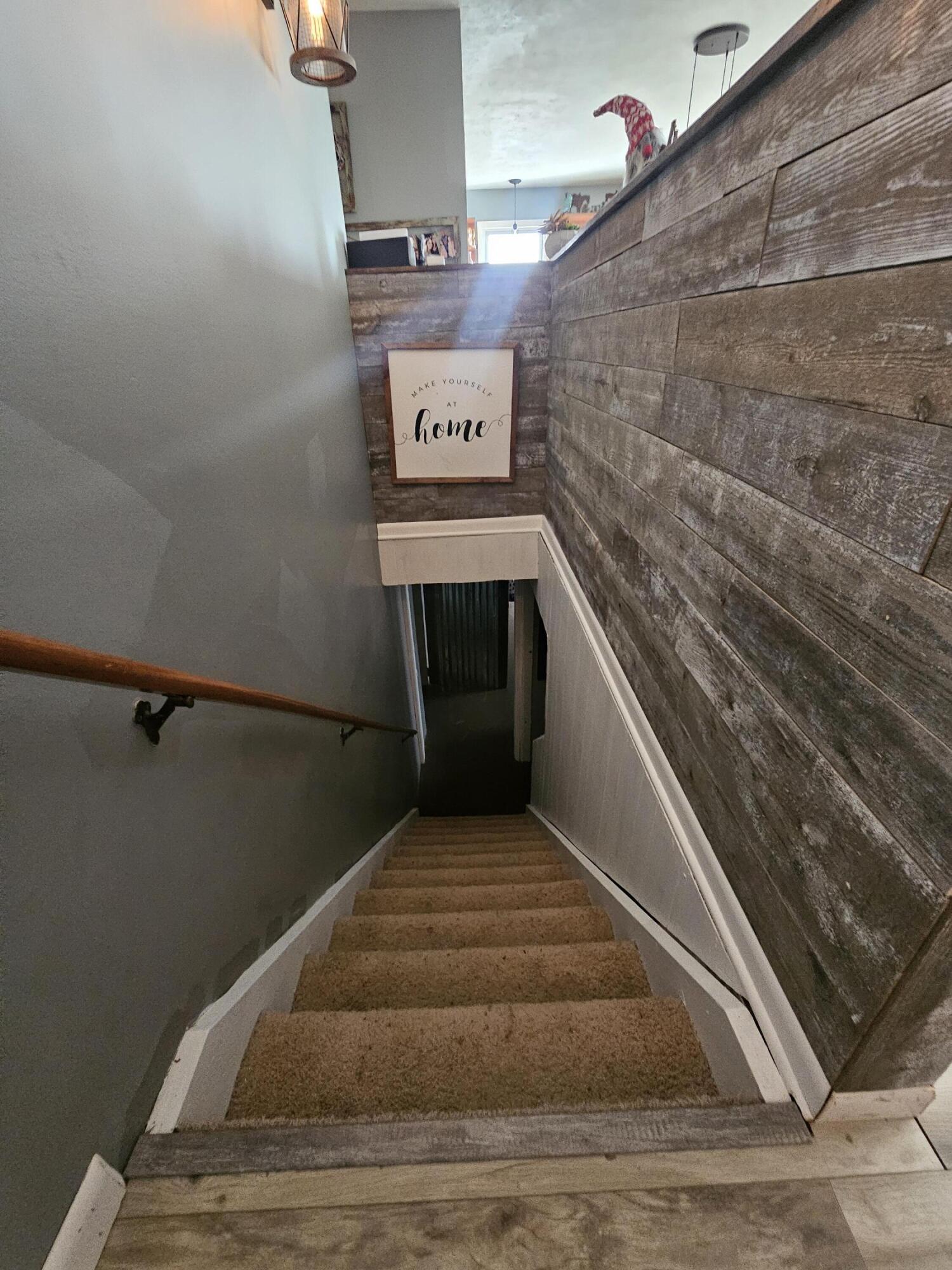 Oakland, Iowa 51560, United States, 3 Bedrooms Bedrooms, ,2 BathroomsBathrooms,Residential,Contingent,9425