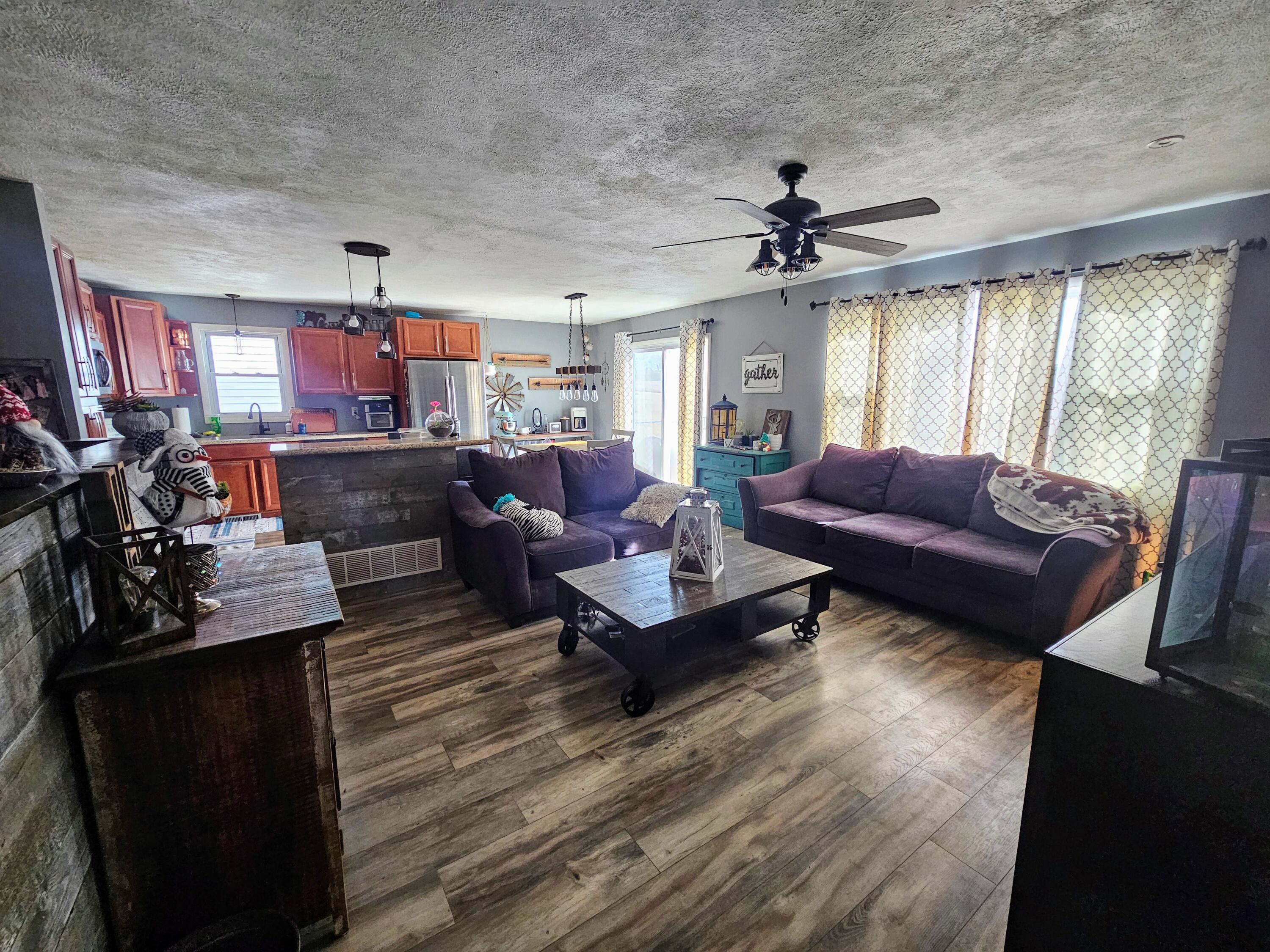 Oakland, Iowa 51560, United States, 3 Bedrooms Bedrooms, ,2 BathroomsBathrooms,Residential,Contingent,9425