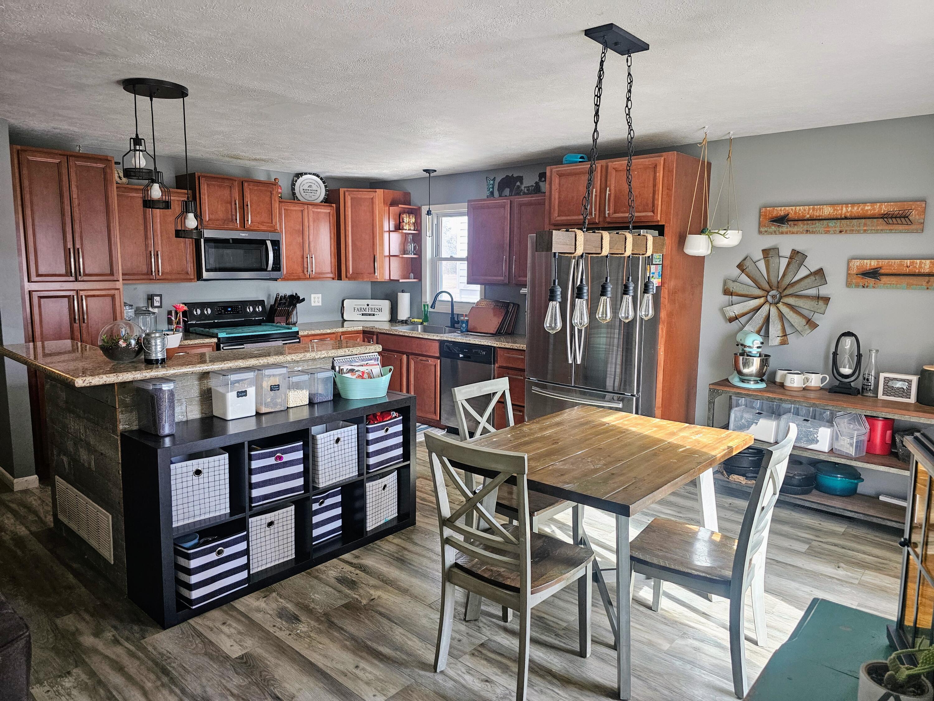 Oakland, Iowa 51560, United States, 3 Bedrooms Bedrooms, ,2 BathroomsBathrooms,Residential,Contingent,9425