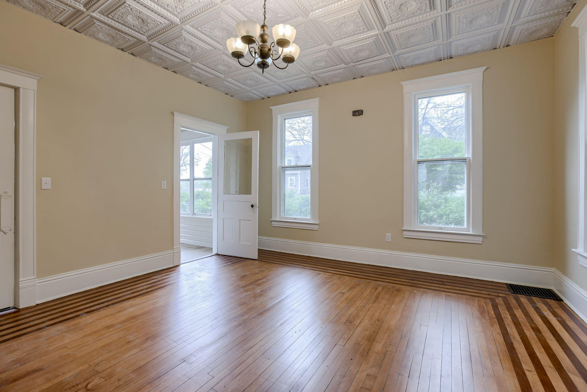 Clarinda, Iowa 51632, United States, 4 Bedrooms Bedrooms, ,2 BathroomsBathrooms,Residential,Active,115244