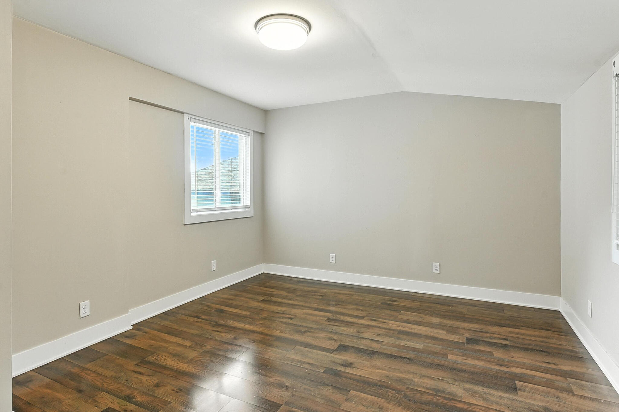 Council Bluffs, Iowa 51503, United States, 2 Bedrooms Bedrooms, ,1 BathroomBathrooms,Residential,Active,183881