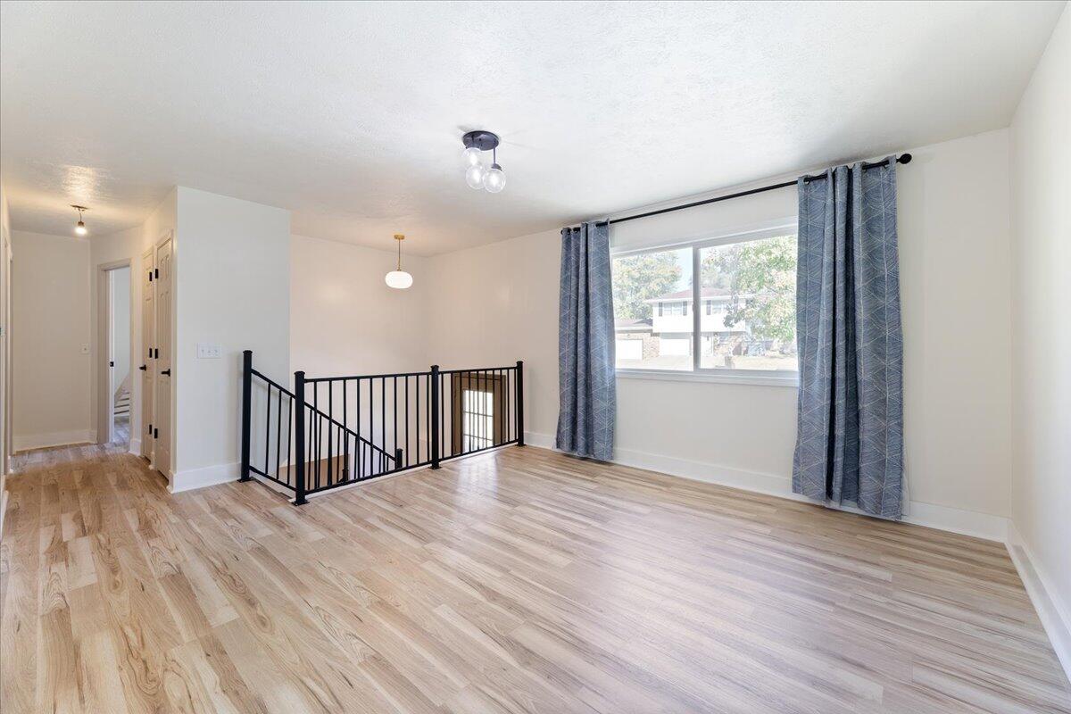 Bellevue, Nebraska 68123, United States, 3 Bedrooms Bedrooms, ,1 BathroomBathrooms,Residential,Pending,66468