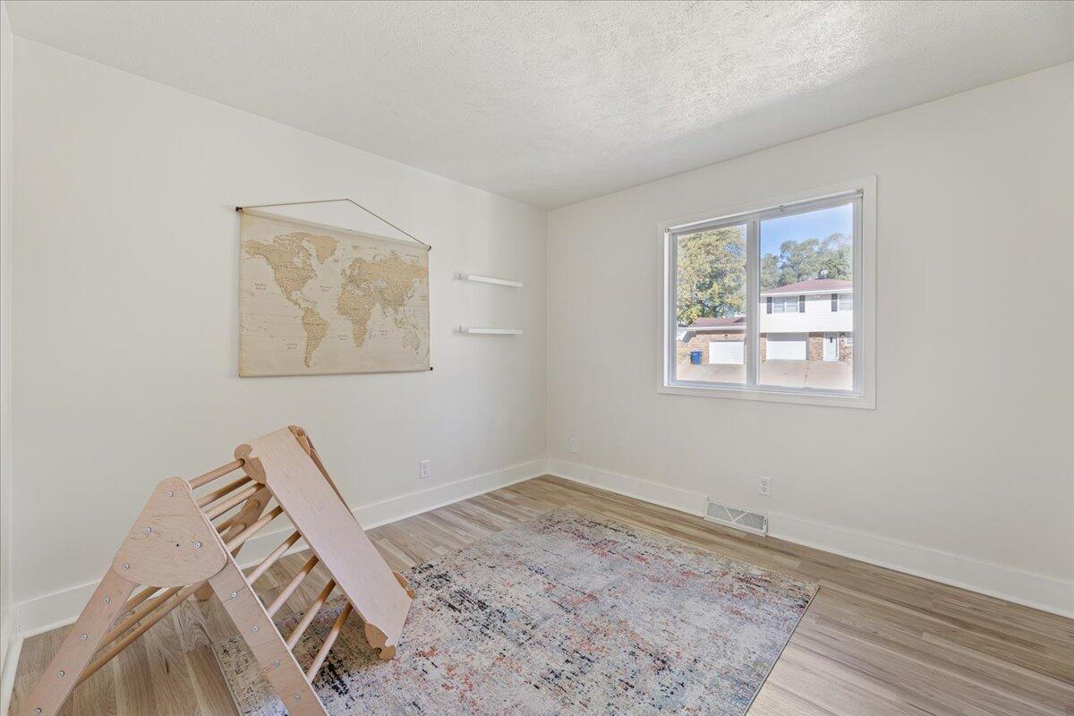 Bellevue, Nebraska 68123, United States, 3 Bedrooms Bedrooms, ,1 BathroomBathrooms,Residential,Pending,66468