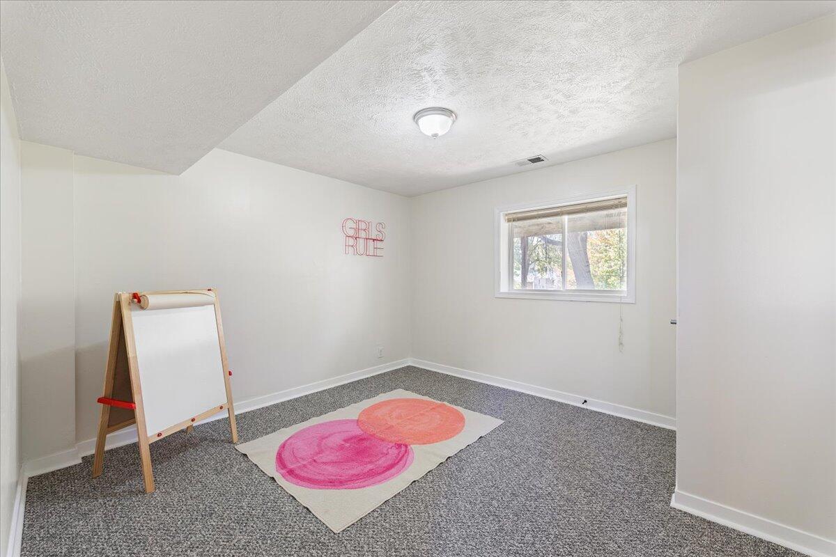 Bellevue, Nebraska 68123, United States, 3 Bedrooms Bedrooms, ,1 BathroomBathrooms,Residential,Pending,66468