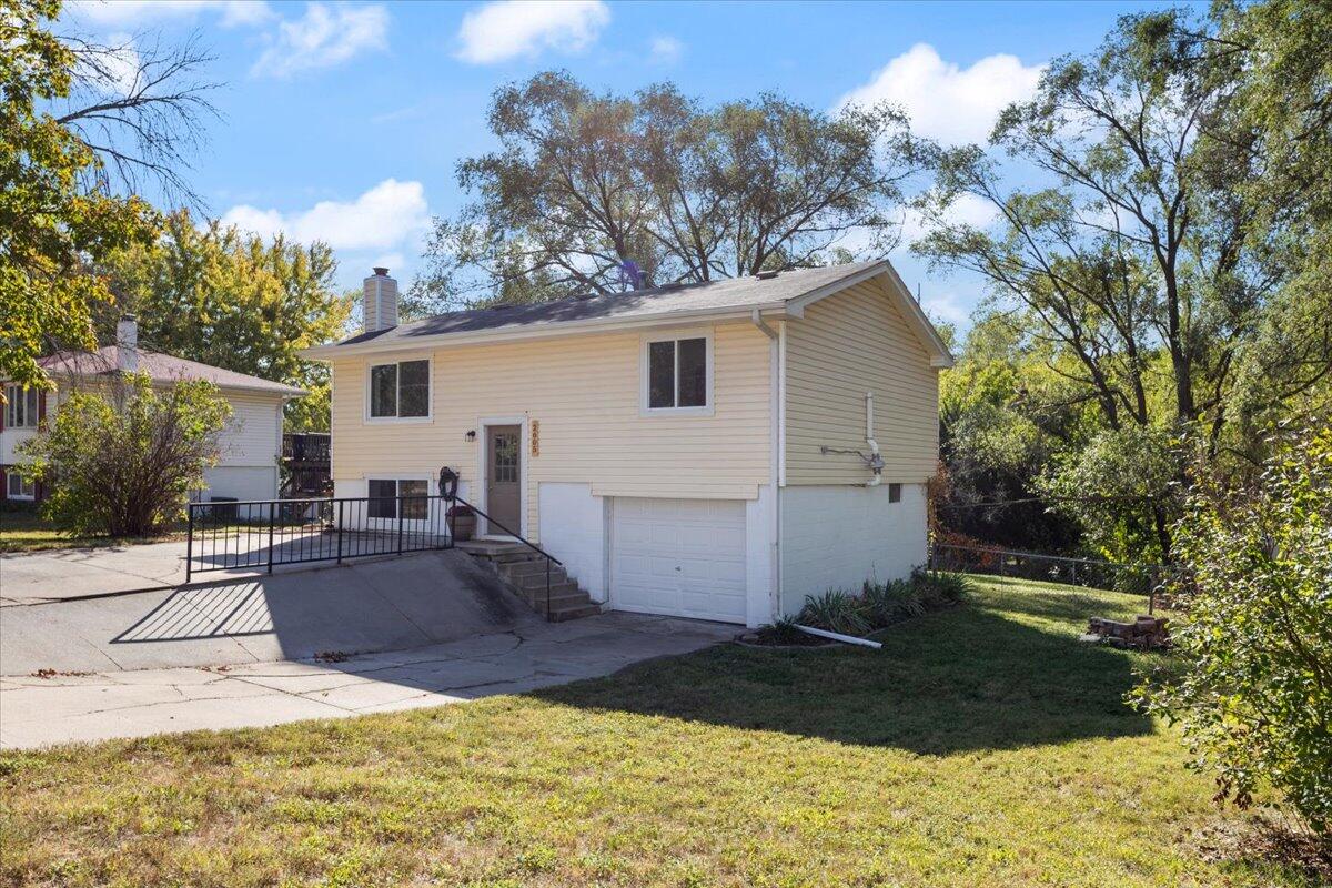 Bellevue, Nebraska 68123, United States, 3 Bedrooms Bedrooms, ,1 BathroomBathrooms,Residential,Pending,66468