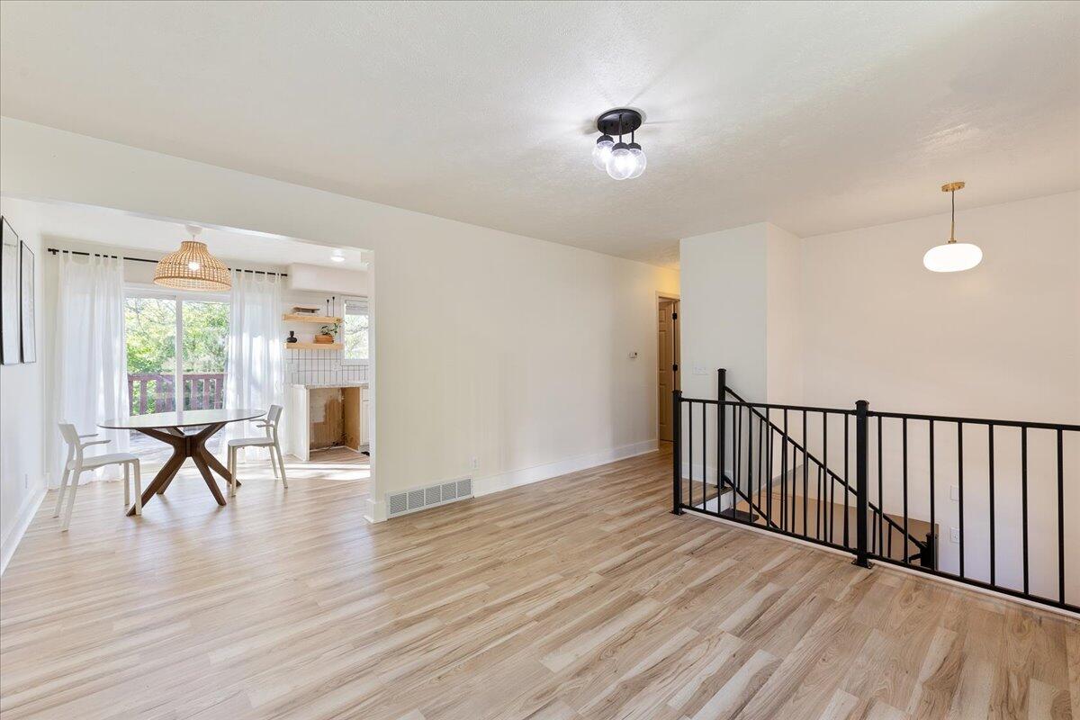 Bellevue, Nebraska 68123, United States, 3 Bedrooms Bedrooms, ,1 BathroomBathrooms,Residential,Pending,66468