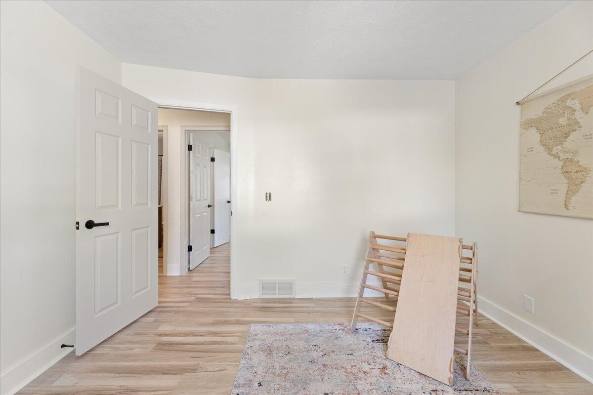 Bellevue, Nebraska 68123, United States, 3 Bedrooms Bedrooms, ,1 BathroomBathrooms,Residential,Pending,66468