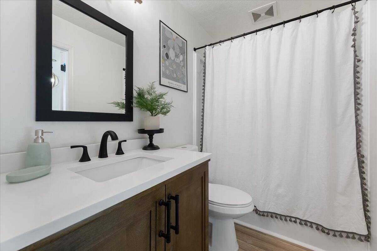 Bellevue, Nebraska 68123, United States, 3 Bedrooms Bedrooms, ,1 BathroomBathrooms,Residential,Pending,66468