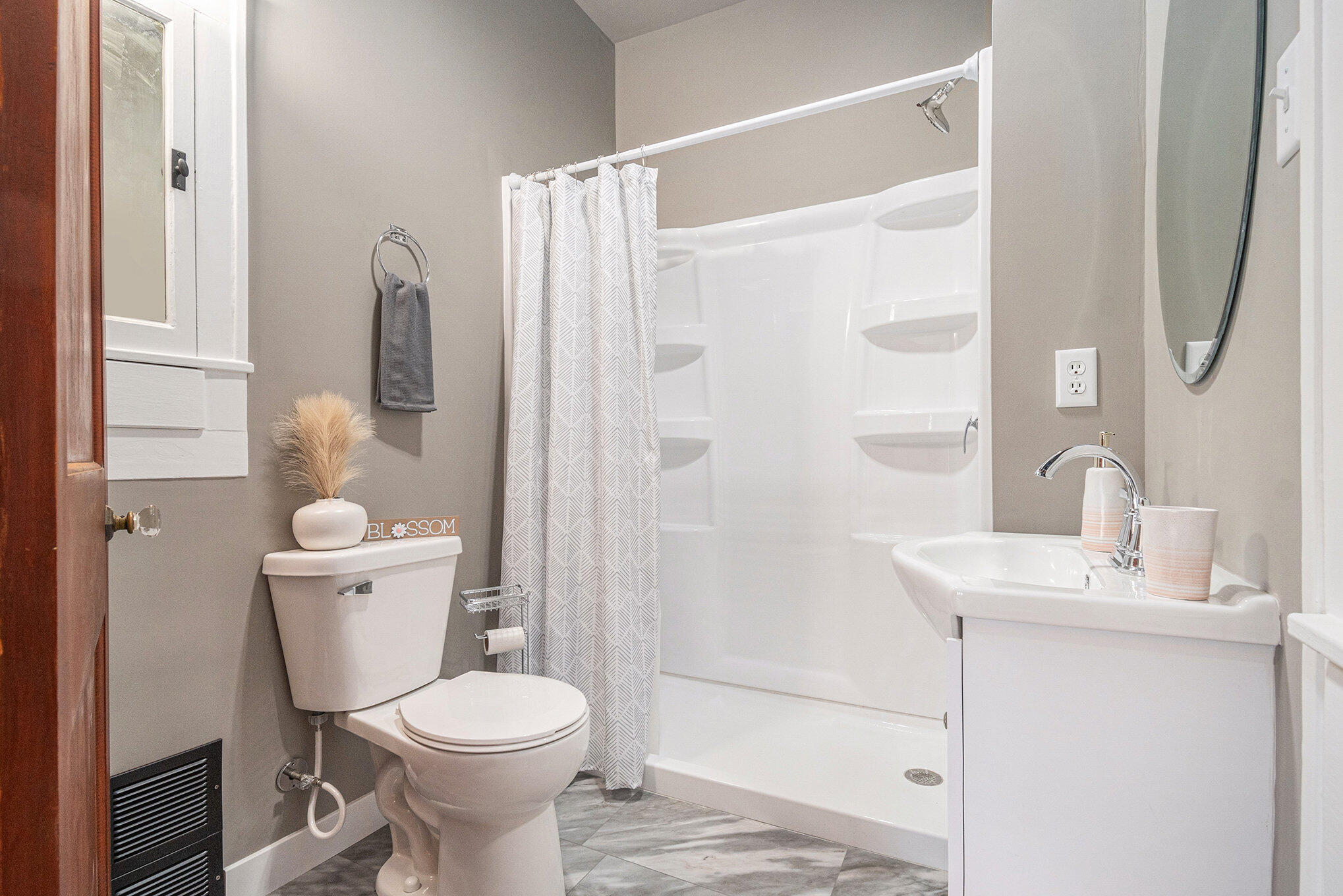 Neola, Iowa 51559, United States, 4 Bedrooms Bedrooms, ,2 BathroomsBathrooms,Residential,Active,176631