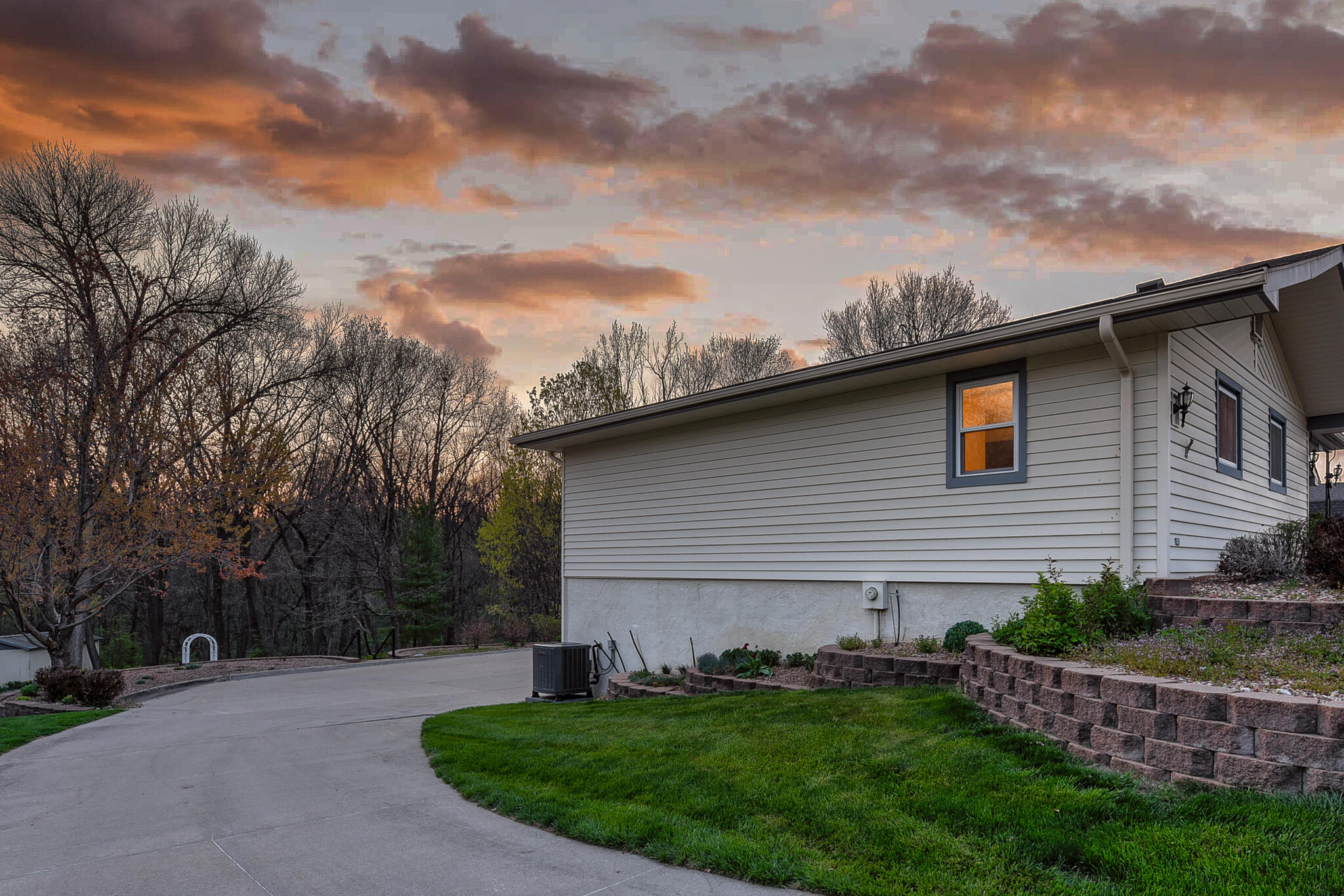 Council Bluffs, Iowa 51503, United States, 4 Bedrooms Bedrooms, ,3 BathroomsBathrooms,Residential,Active,115238