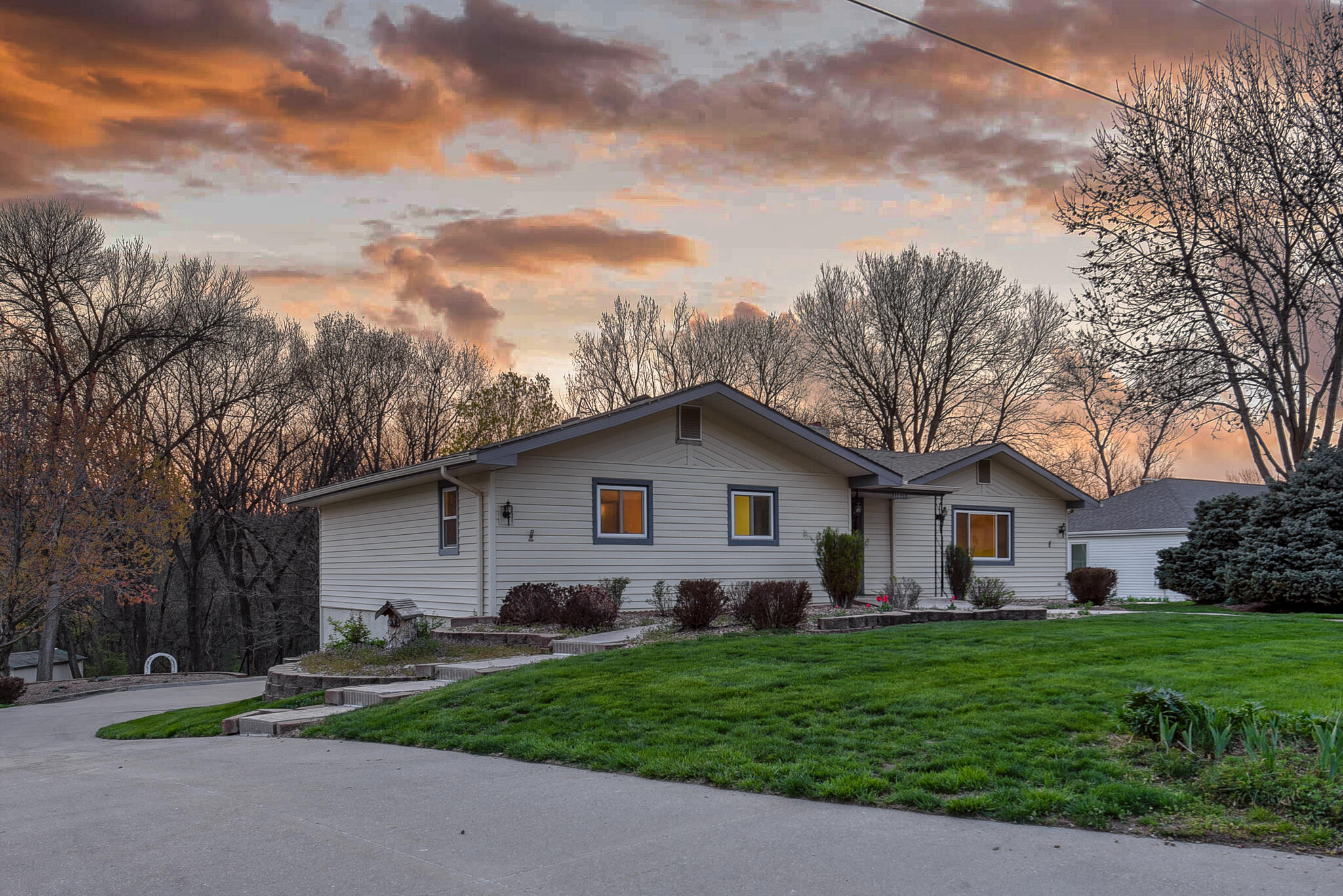 Council Bluffs, Iowa 51503, United States, 4 Bedrooms Bedrooms, ,3 BathroomsBathrooms,Residential,Active,115238