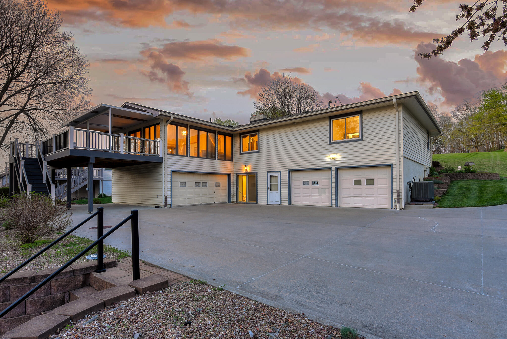 Council Bluffs, Iowa 51503, United States, 4 Bedrooms Bedrooms, ,3 BathroomsBathrooms,Residential,Active,115238