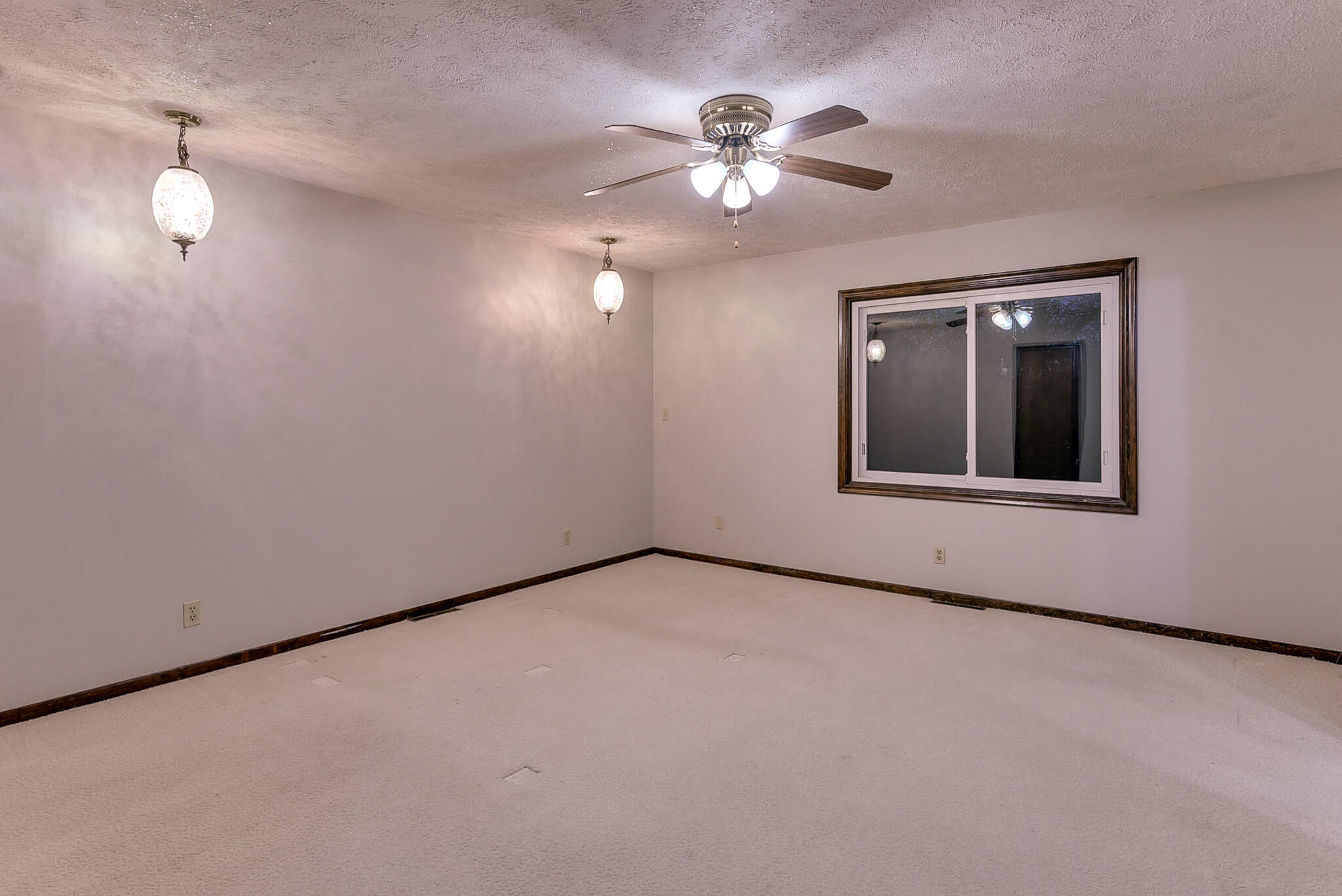 Council Bluffs, Iowa 51503, United States, 4 Bedrooms Bedrooms, ,3 BathroomsBathrooms,Residential,Active,115238