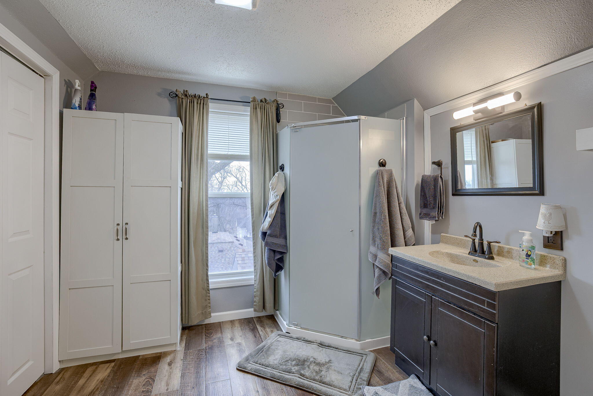 Oakland, Iowa 51560, United States, 3 Bedrooms Bedrooms, ,2 BathroomsBathrooms,Residential,Active,83104