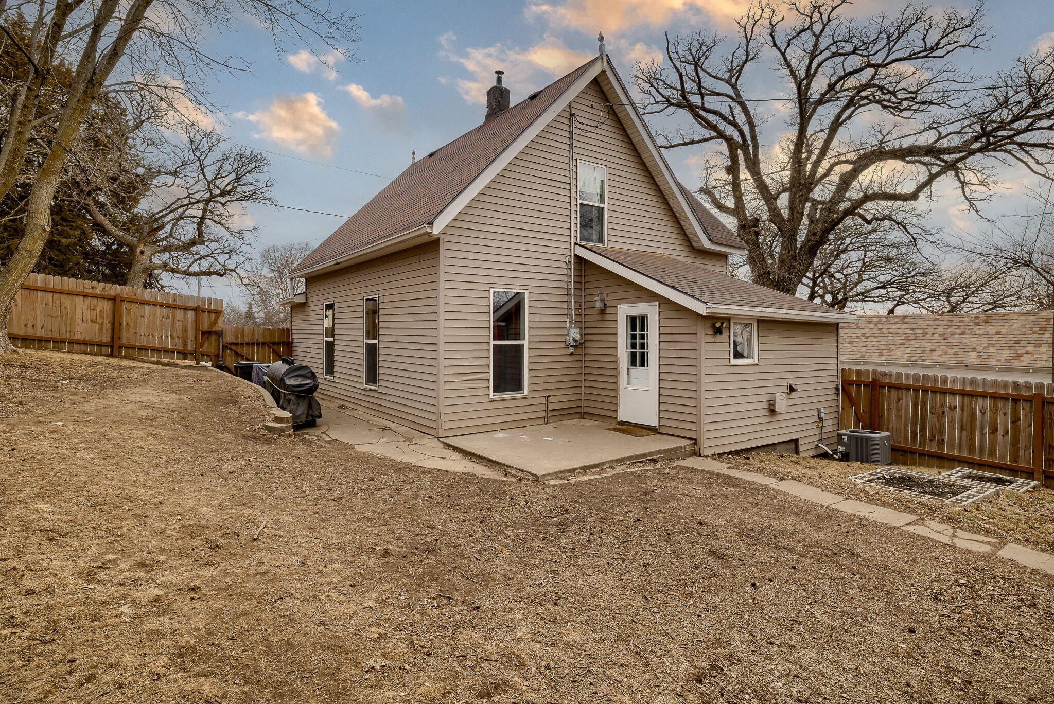 Oakland, Iowa 51560, United States, 3 Bedrooms Bedrooms, ,2 BathroomsBathrooms,Residential,Active,83104