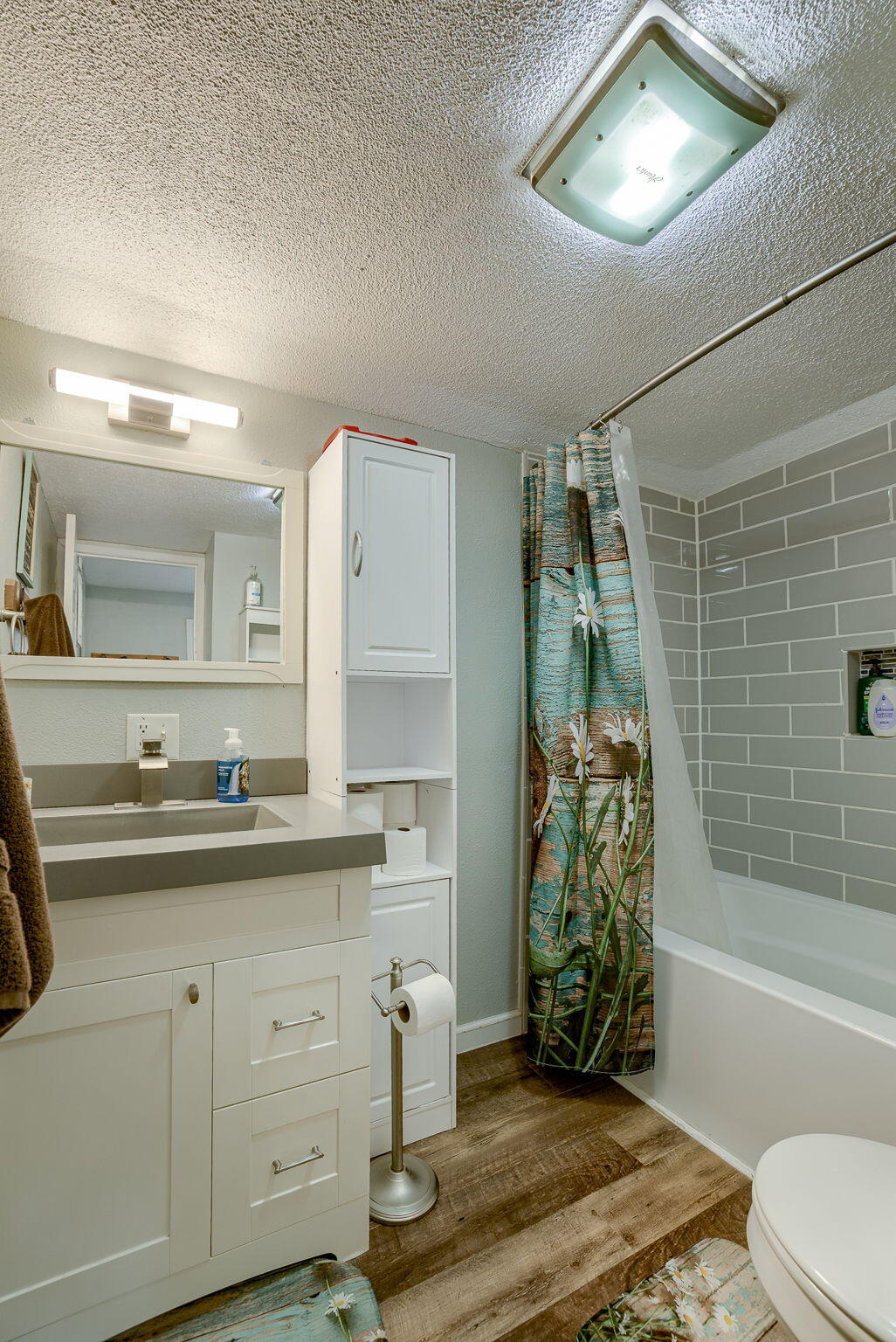 Oakland, Iowa 51560, United States, 3 Bedrooms Bedrooms, ,2 BathroomsBathrooms,Residential,Active,83104