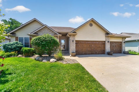 Photo of 940 KEY Circle, CARTER LAKE, IA 51510 (MLS # 26-2003)