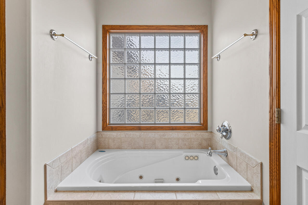 Council Bluffs, Iowa 51503, United States, 5 Bedrooms Bedrooms, ,4 BathroomsBathrooms,Residential,Active,96419