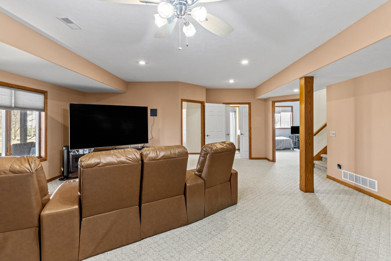 Council Bluffs, Iowa 51503, United States, 5 Bedrooms Bedrooms, ,4 BathroomsBathrooms,Residential,Active,96419