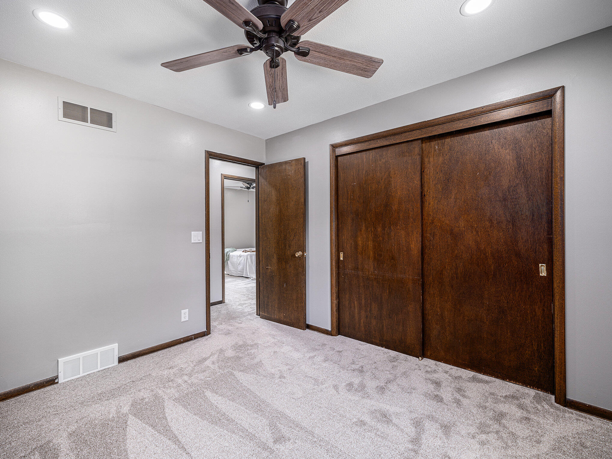 Council Bluffs, Iowa 51503, United States, 3 Bedrooms Bedrooms, ,2 BathroomsBathrooms,Residential,Active,213015