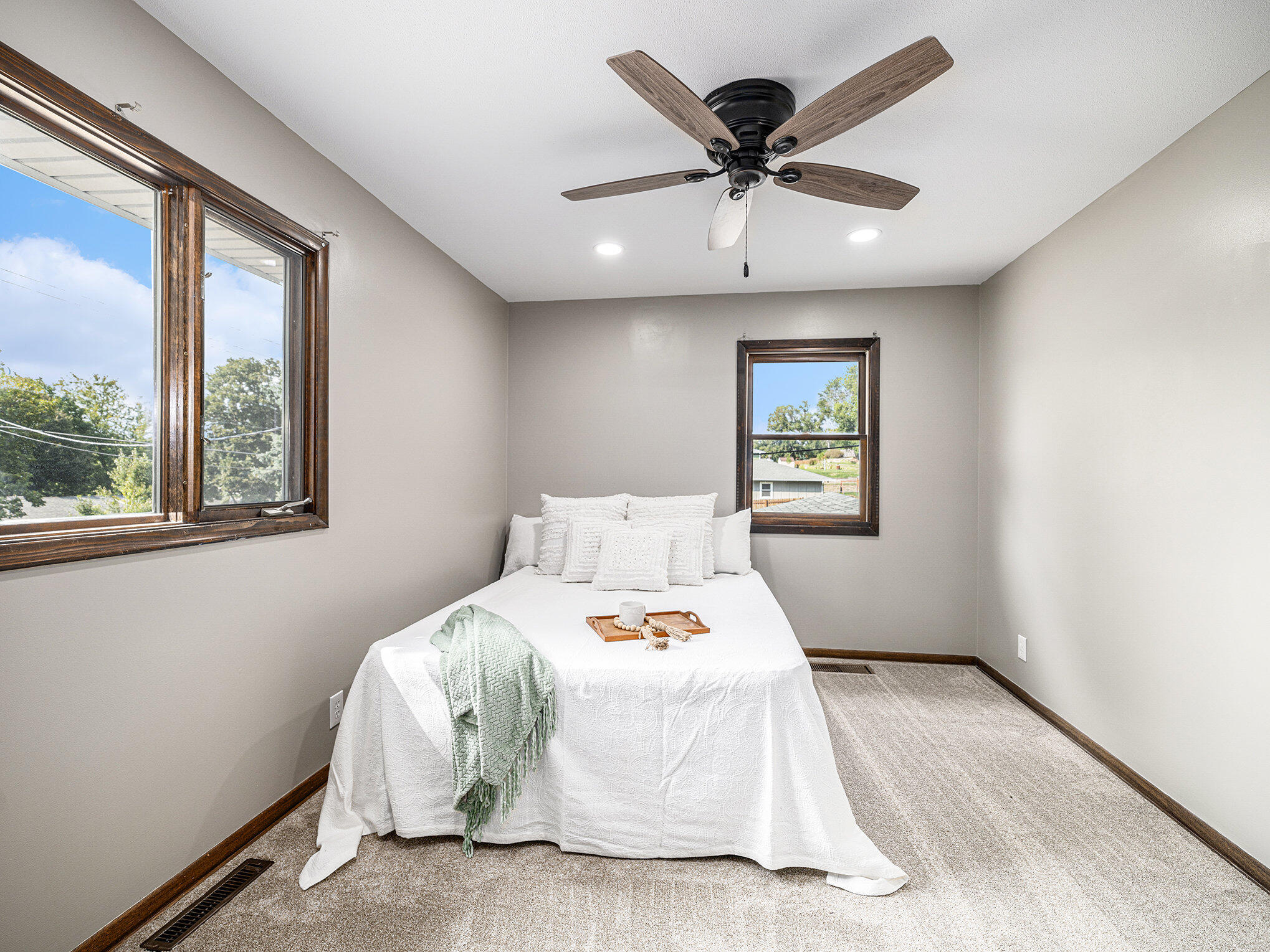 Council Bluffs, Iowa 51503, United States, 3 Bedrooms Bedrooms, ,2 BathroomsBathrooms,Residential,Active,213015