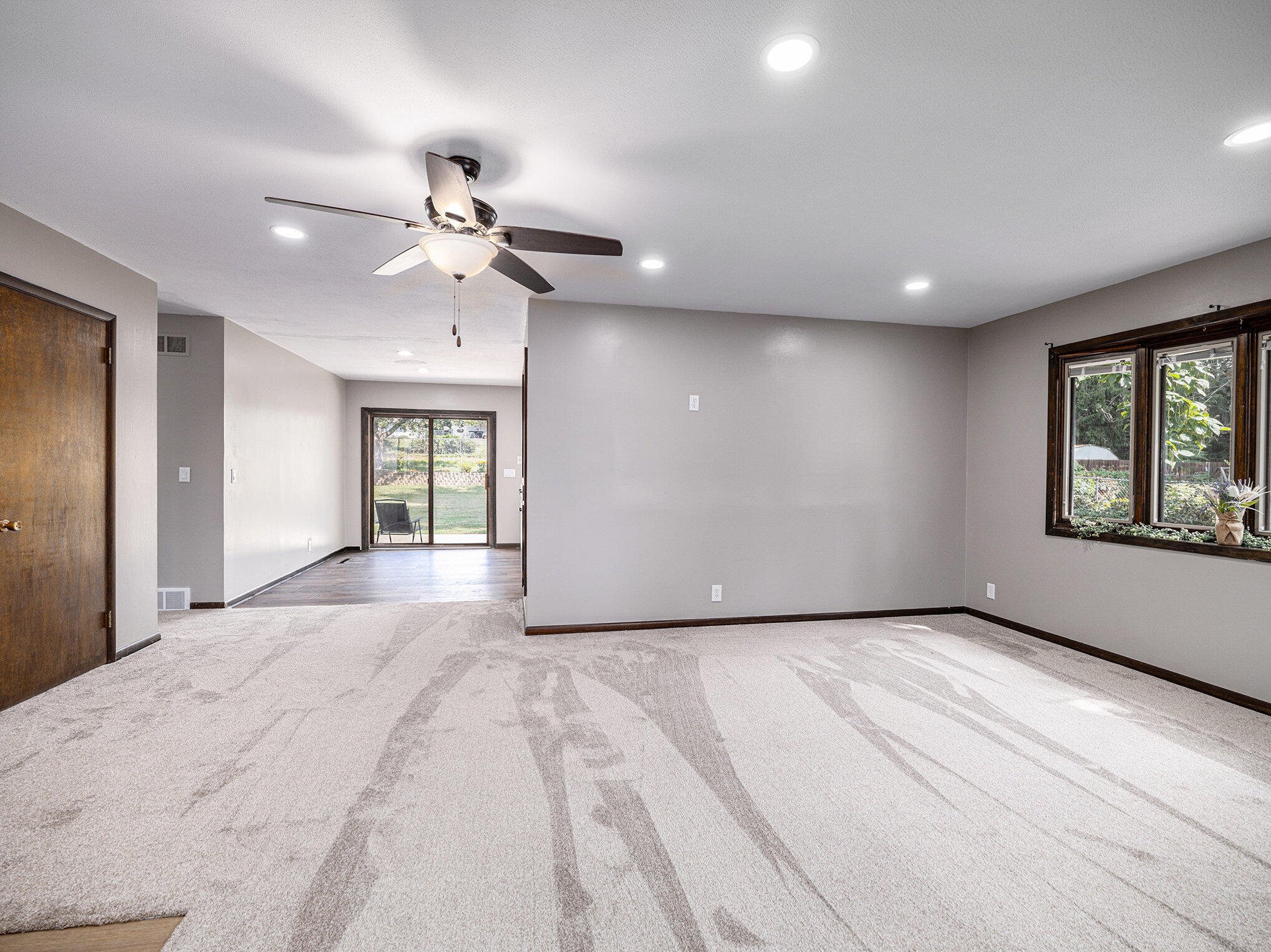 Council Bluffs, Iowa 51503, United States, 3 Bedrooms Bedrooms, ,2 BathroomsBathrooms,Residential,Active,213015