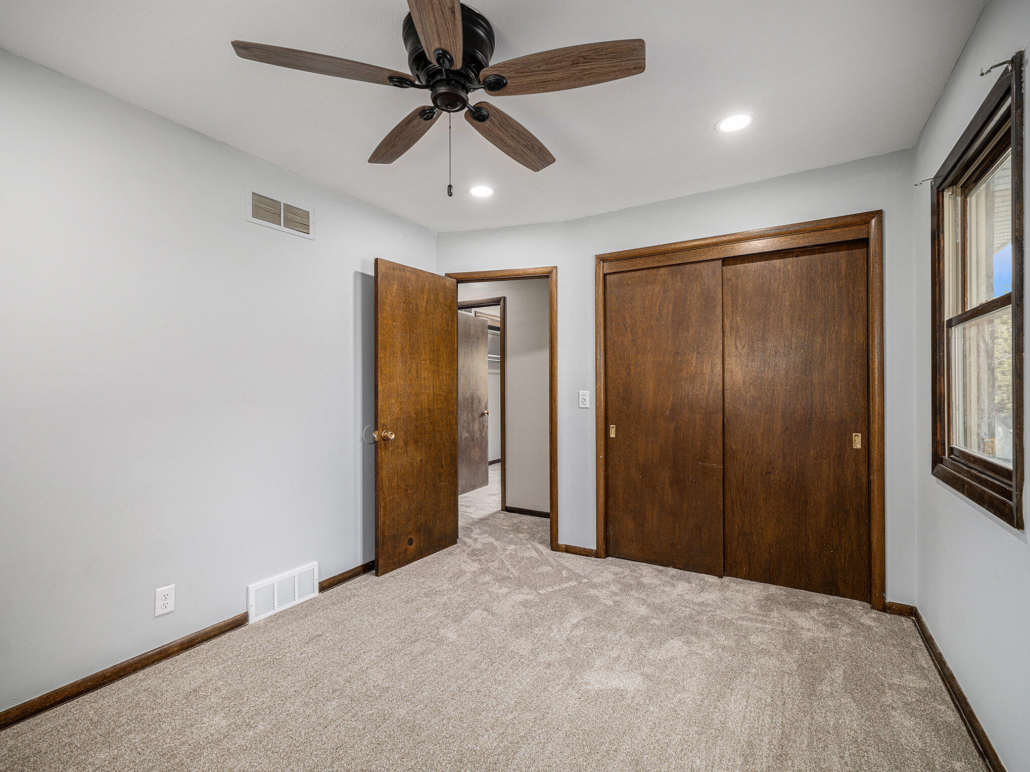 Council Bluffs, Iowa 51503, United States, 3 Bedrooms Bedrooms, ,2 BathroomsBathrooms,Residential,Active,213015