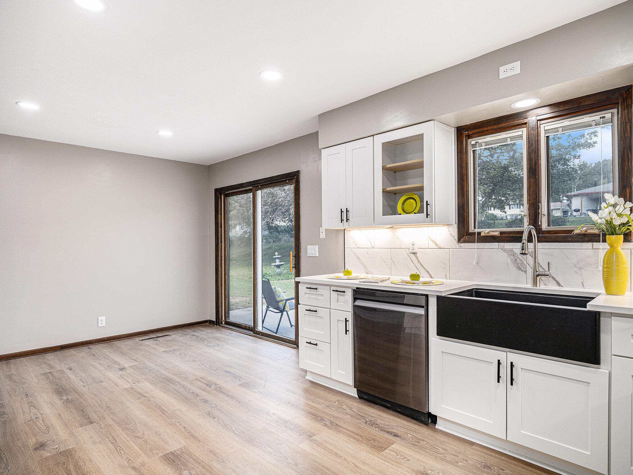 Council Bluffs, Iowa 51503, United States, 3 Bedrooms Bedrooms, ,2 BathroomsBathrooms,Residential,Active,213015