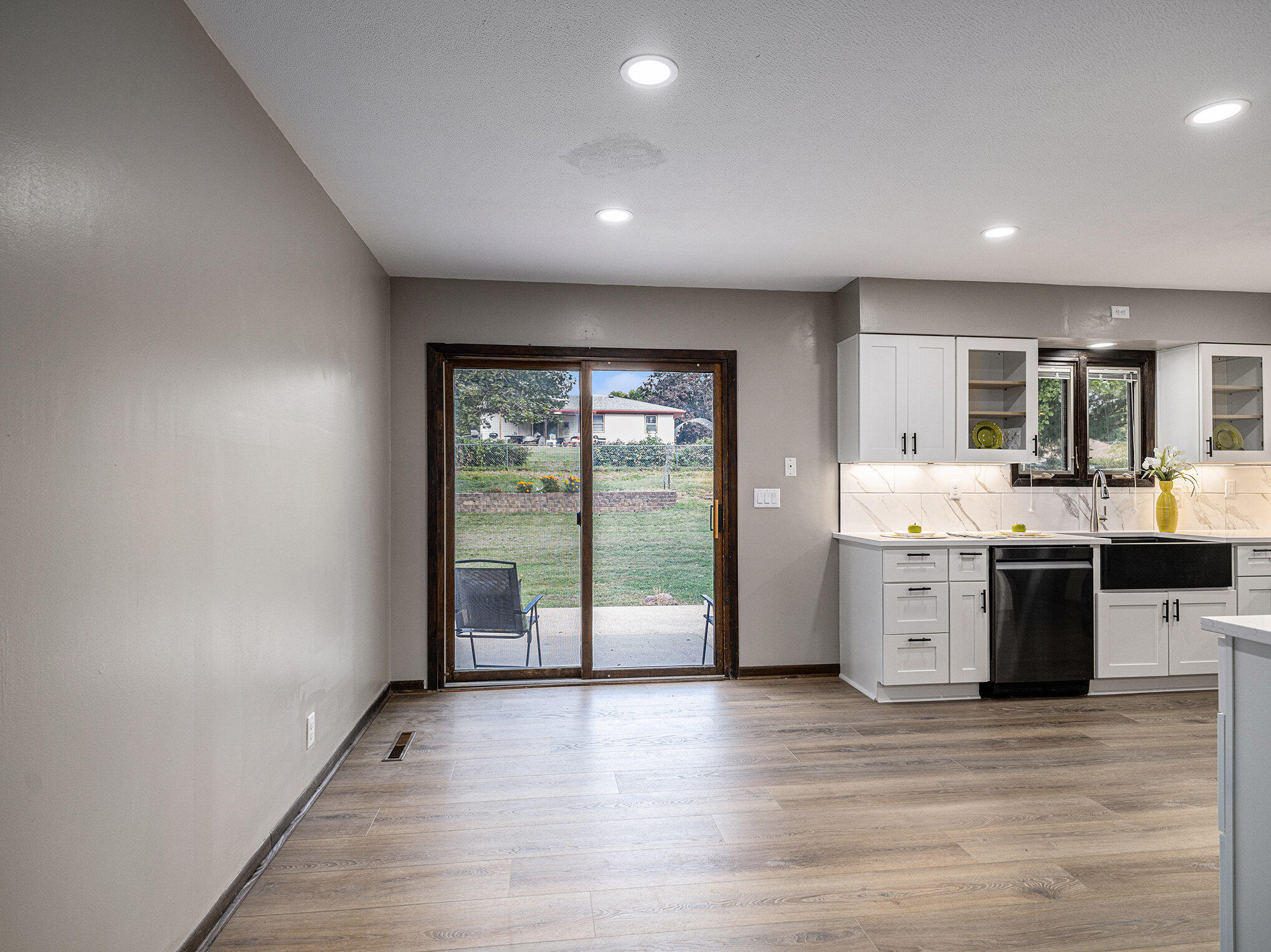 Council Bluffs, Iowa 51503, United States, 3 Bedrooms Bedrooms, ,2 BathroomsBathrooms,Residential,Active,213015