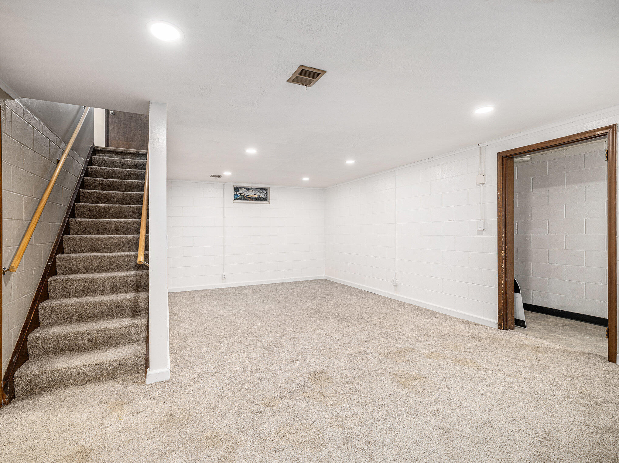 Council Bluffs, Iowa 51503, United States, 3 Bedrooms Bedrooms, ,2 BathroomsBathrooms,Residential,Active,213015