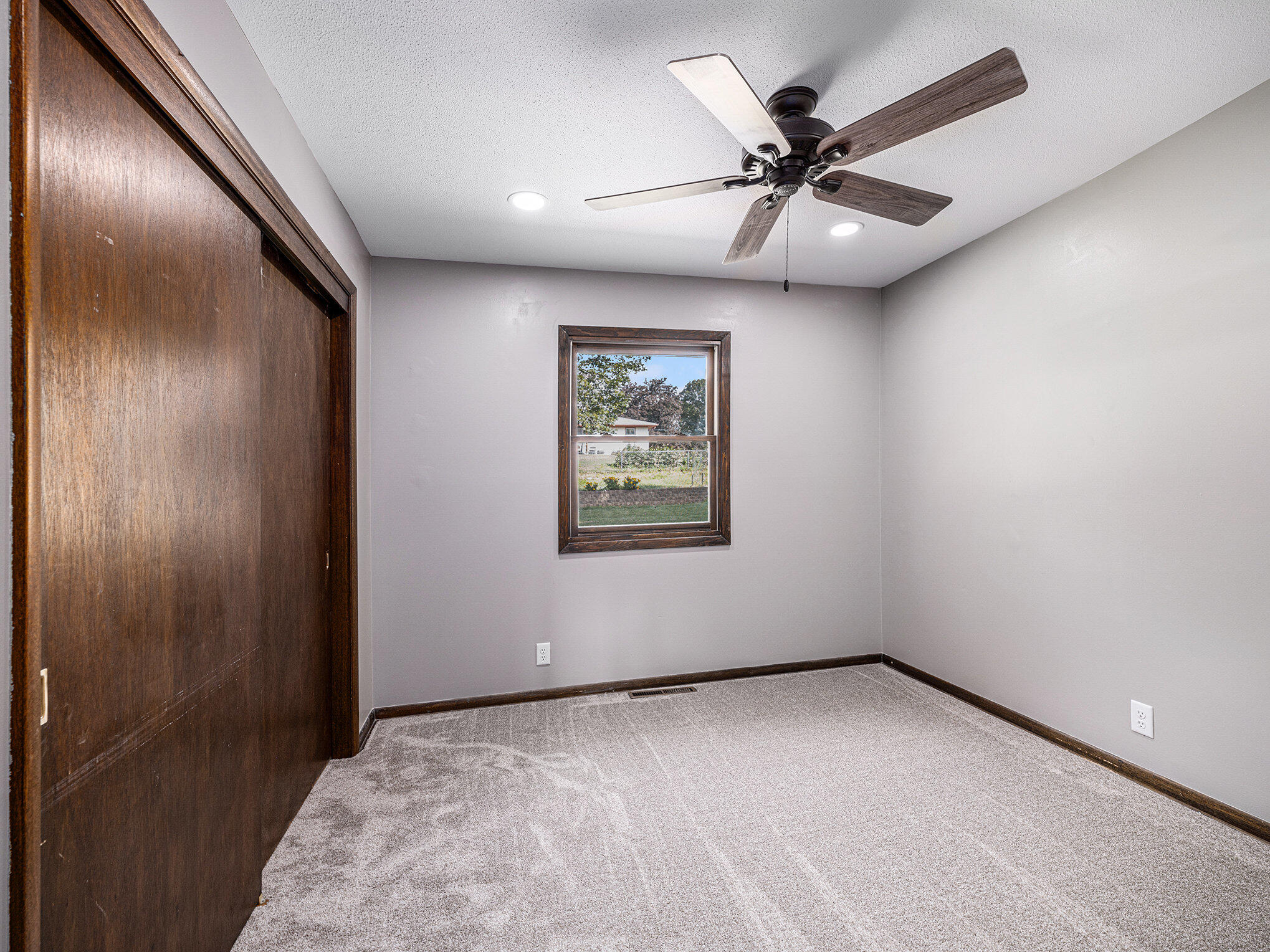 Council Bluffs, Iowa 51503, United States, 3 Bedrooms Bedrooms, ,2 BathroomsBathrooms,Residential,Active,213015