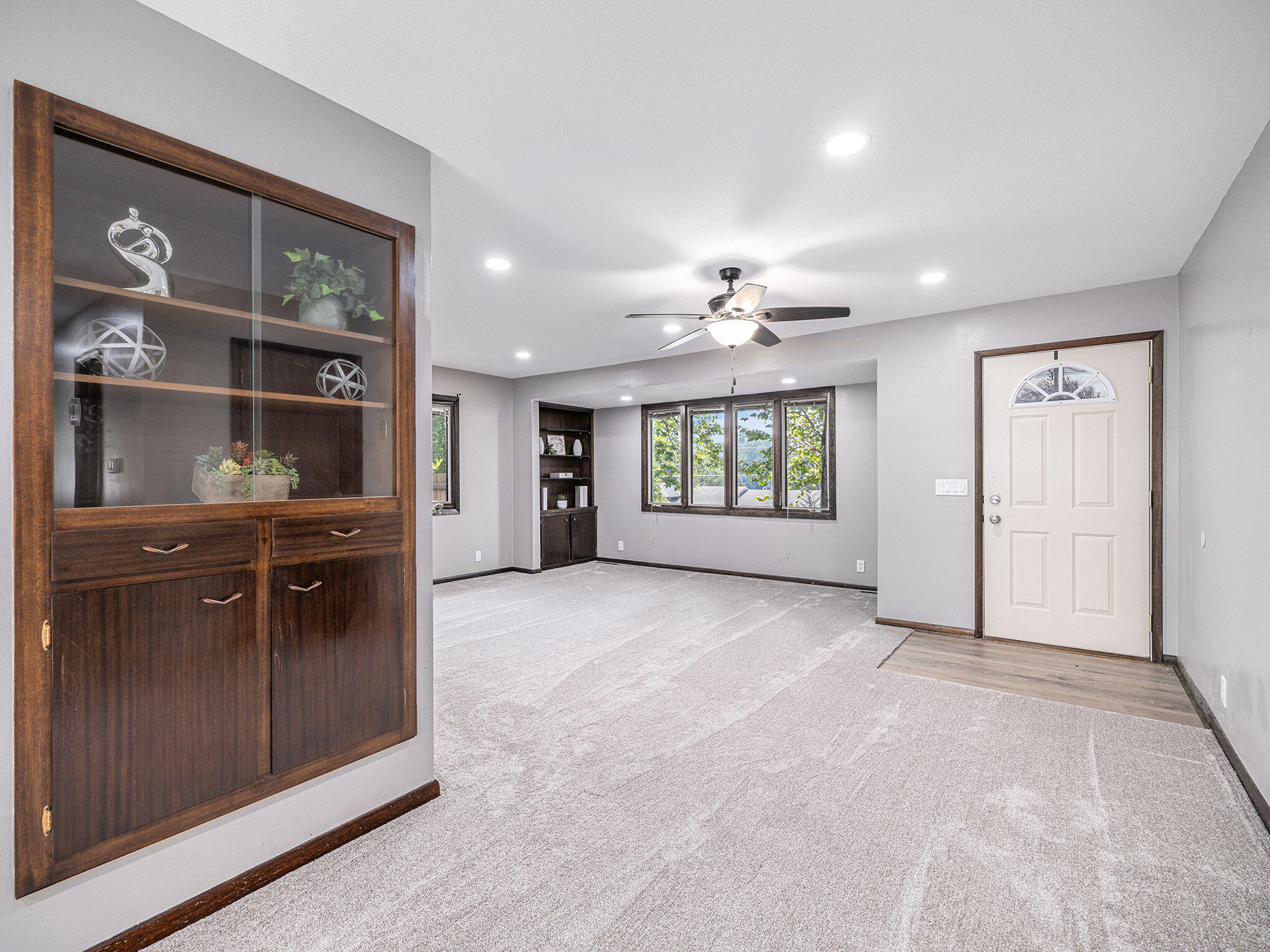 Council Bluffs, Iowa 51503, United States, 3 Bedrooms Bedrooms, ,2 BathroomsBathrooms,Residential,Active,213015