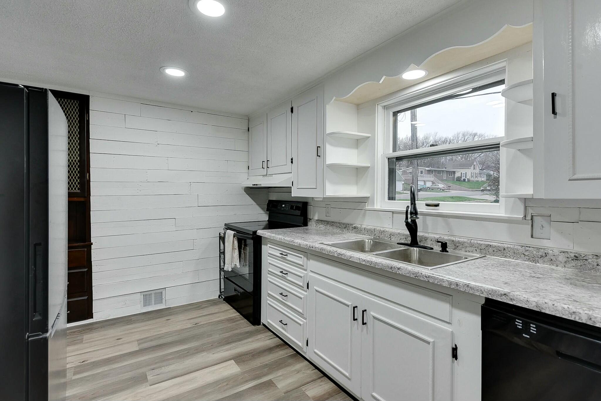 Harlan, Iowa 51537, United States, 3 Bedrooms Bedrooms, ,2 BathroomsBathrooms,Residential,Active,112111