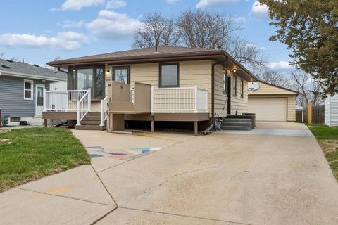 Photo of 2554 AVENUE L, COUNCIL BLUFFS, IA 51501 (MLS # 26-594)