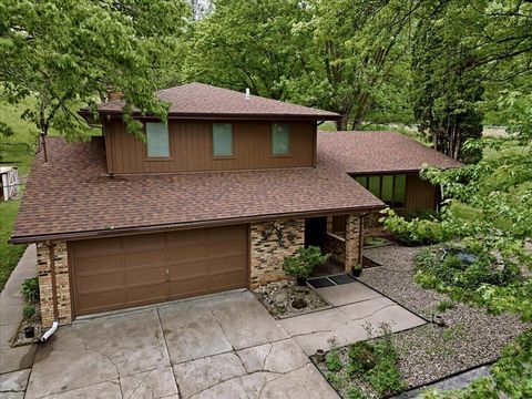 Photo of 813 COLLEGE Road, COUNCIL BLUFFS, IA 51503 (MLS # 26-967)
