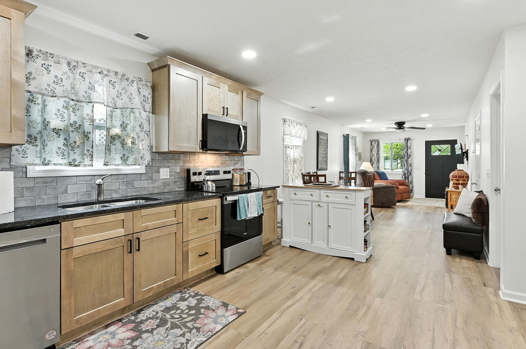 Council Bluffs, Iowa 51501, United States, 3 Bedrooms Bedrooms, ,2 BathroomsBathrooms,Residential,Active,188607