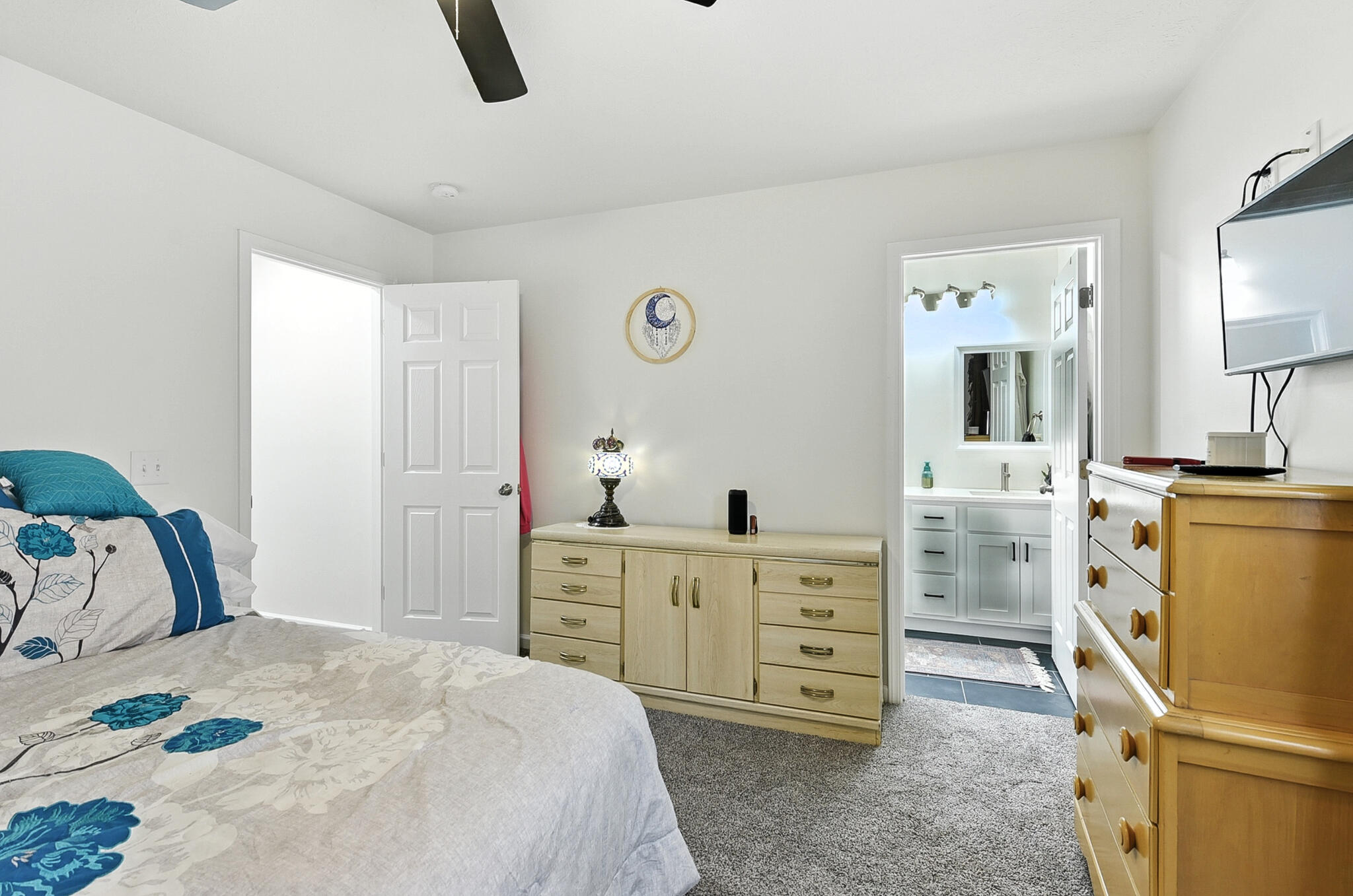 Council Bluffs, Iowa 51501, United States, 3 Bedrooms Bedrooms, ,2 BathroomsBathrooms,Residential,Active,188607