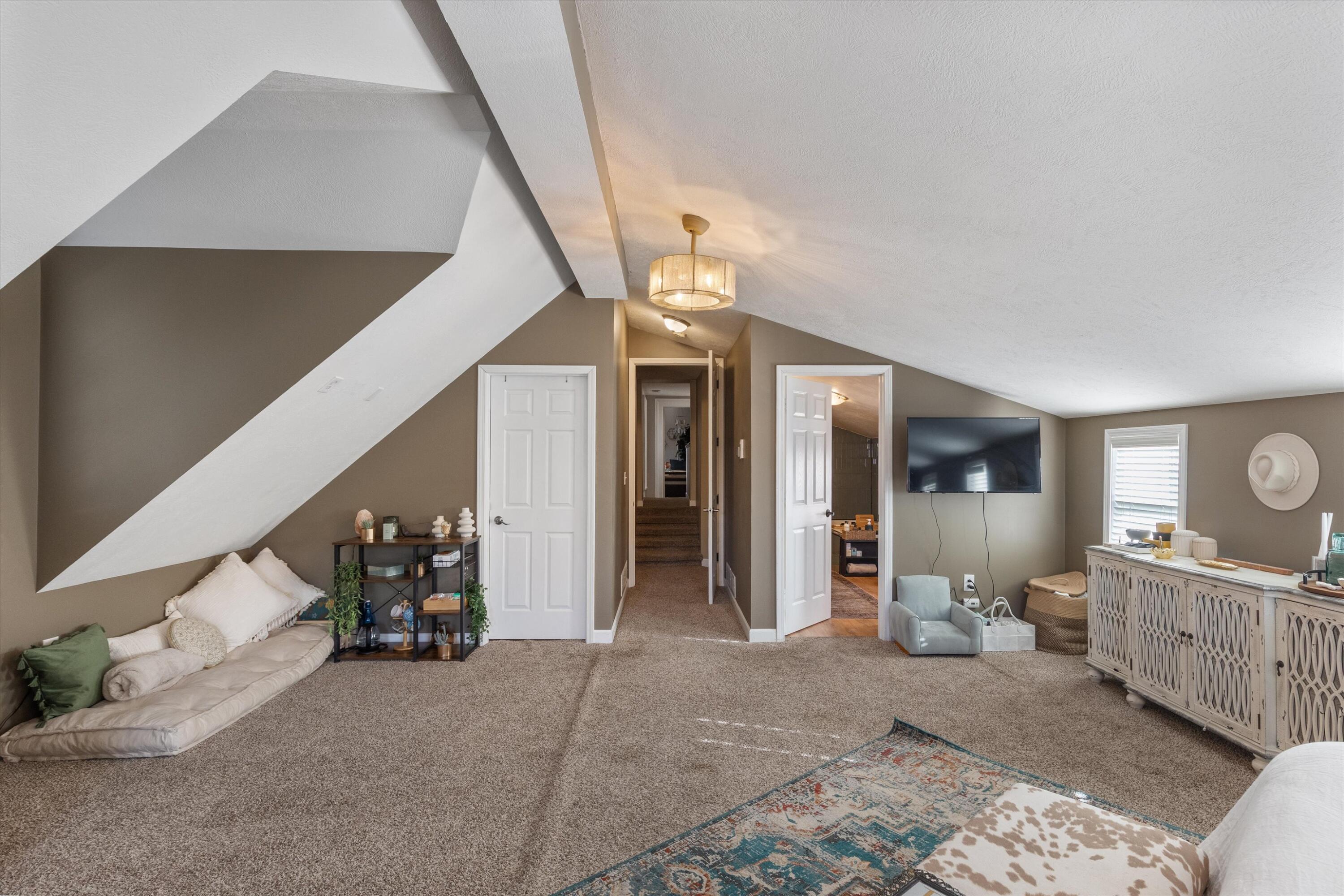 Council Bluffs, Iowa 51503, United States, 4 Bedrooms Bedrooms, ,3 BathroomsBathrooms,Residential,Contingent,128351