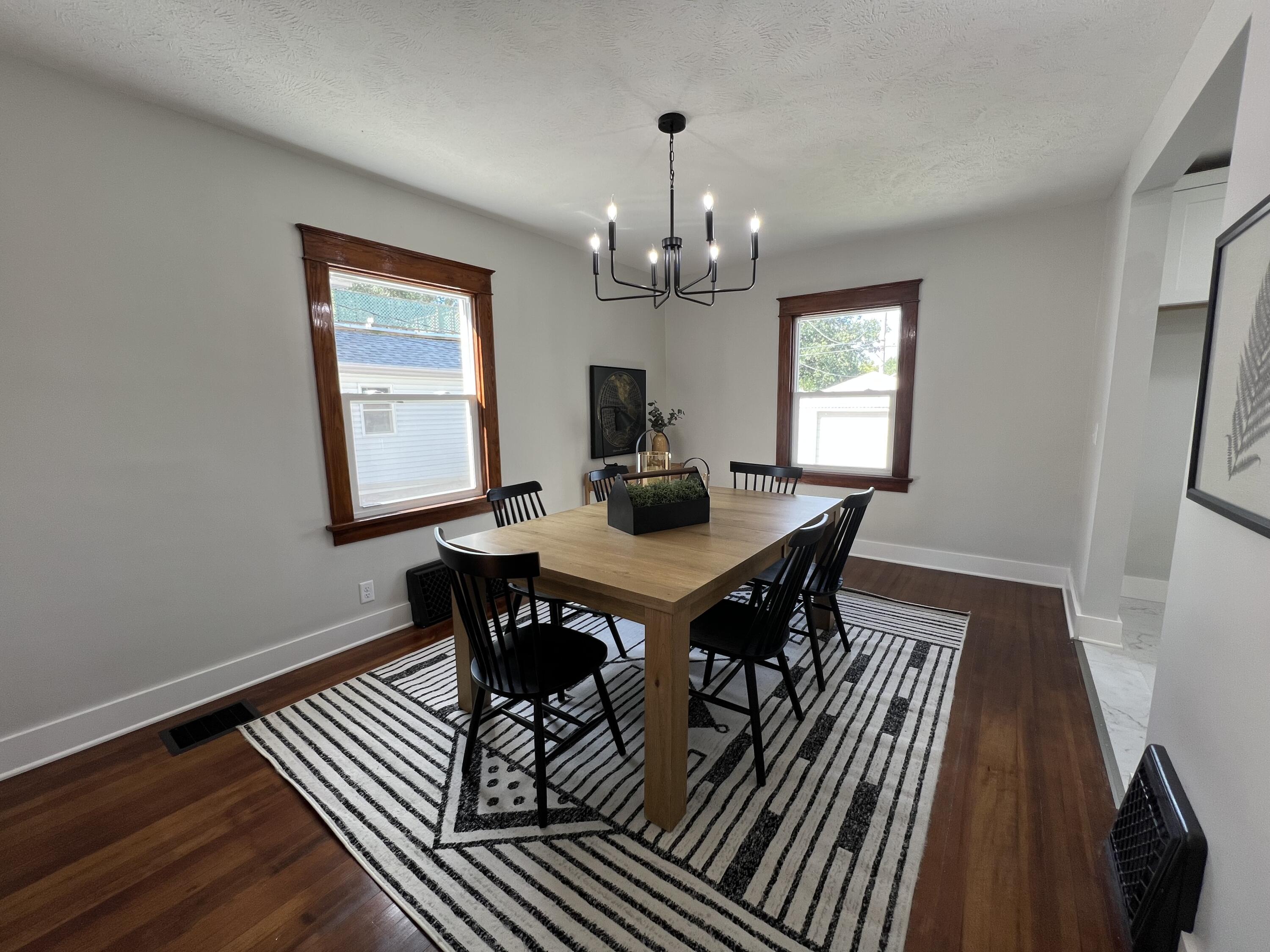 Council Bluffs, Iowa 51501, United States, 2 Bedrooms Bedrooms, ,2 BathroomsBathrooms,Residential,Pending,215685